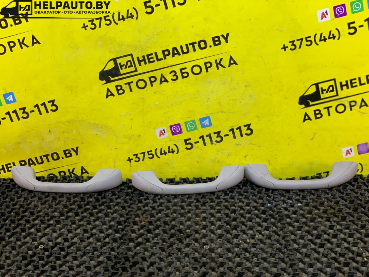 ручка внутренняя потолочная Dacia Sandero 1 поколение 2008, 1.4 л., K7J 714, бензин, МКПП, серый, хетчбэк 5 дв., передний привод - фото №1