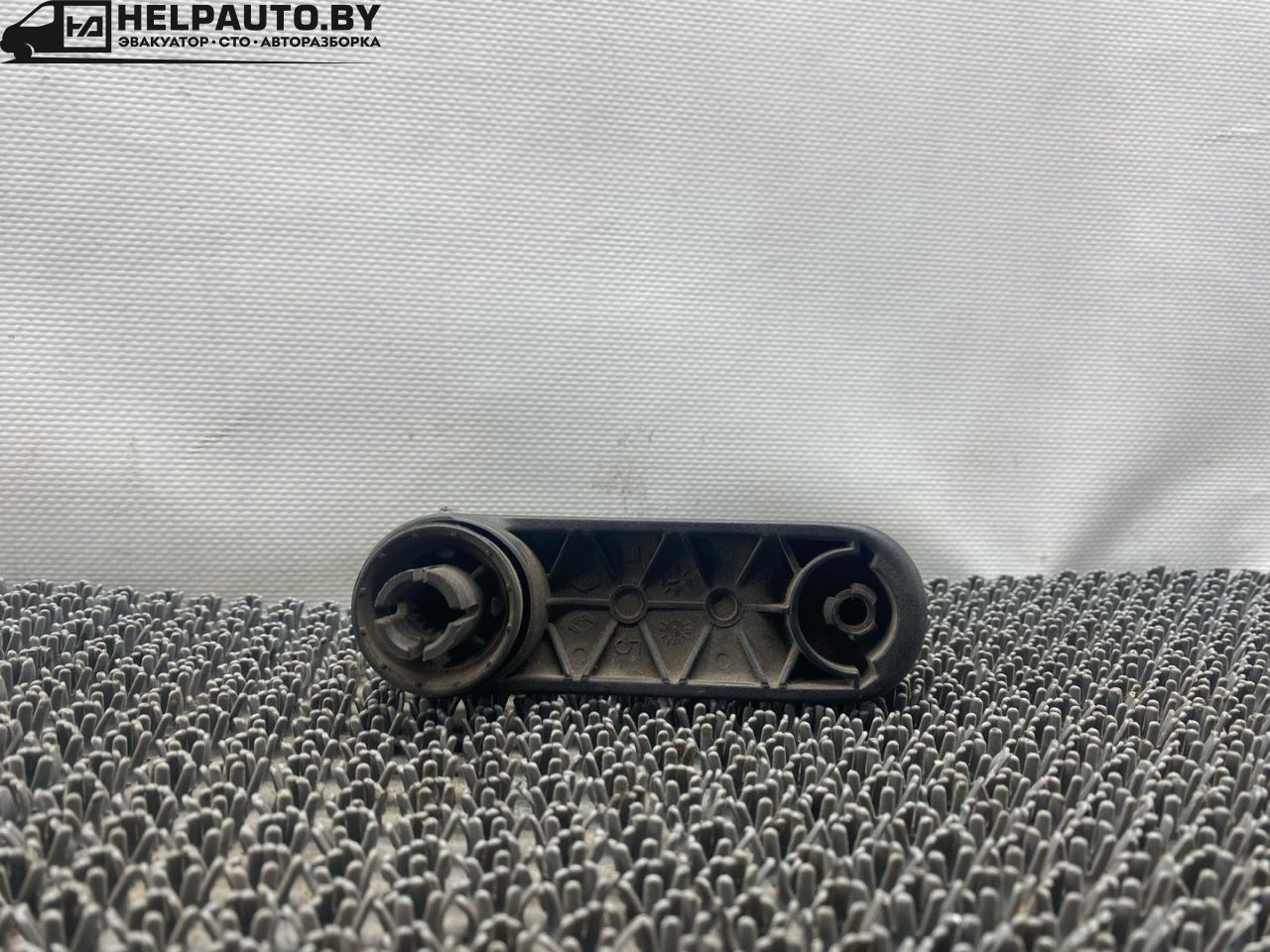 ручка стеклоподъемника задней Renault Laguna 1 поколение 1994, 2.0 л., F3R 200, бензин, МКПП, бордовый, хетчбэк 5 дв., передний привод - фото №1