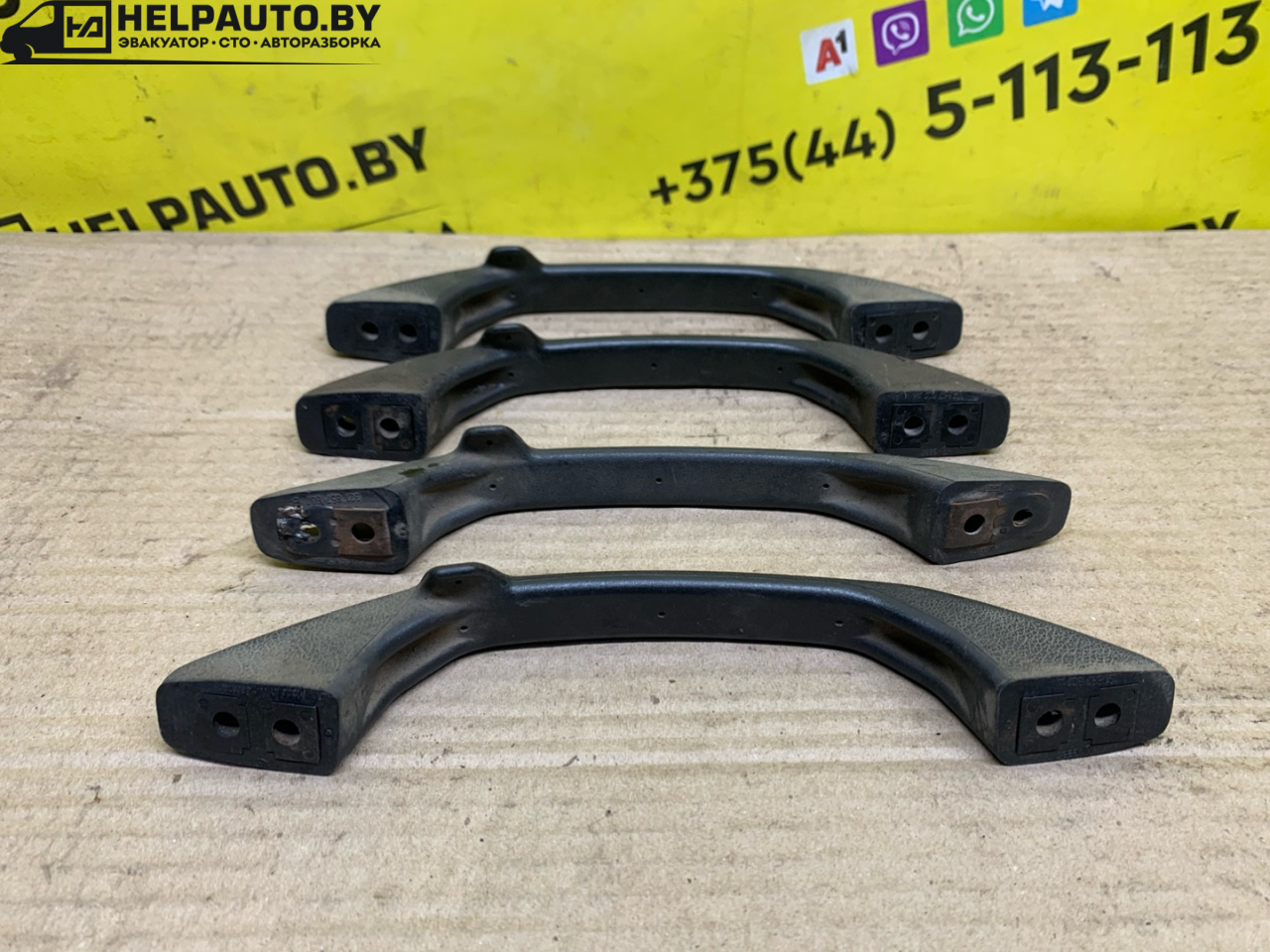 ручка внутренняя потолочная Volkswagen Golf 2 поколение 1990, 1.6 л., дизель, МКПП, черный, хетчбэк 3 дв., передний привод - фото №1