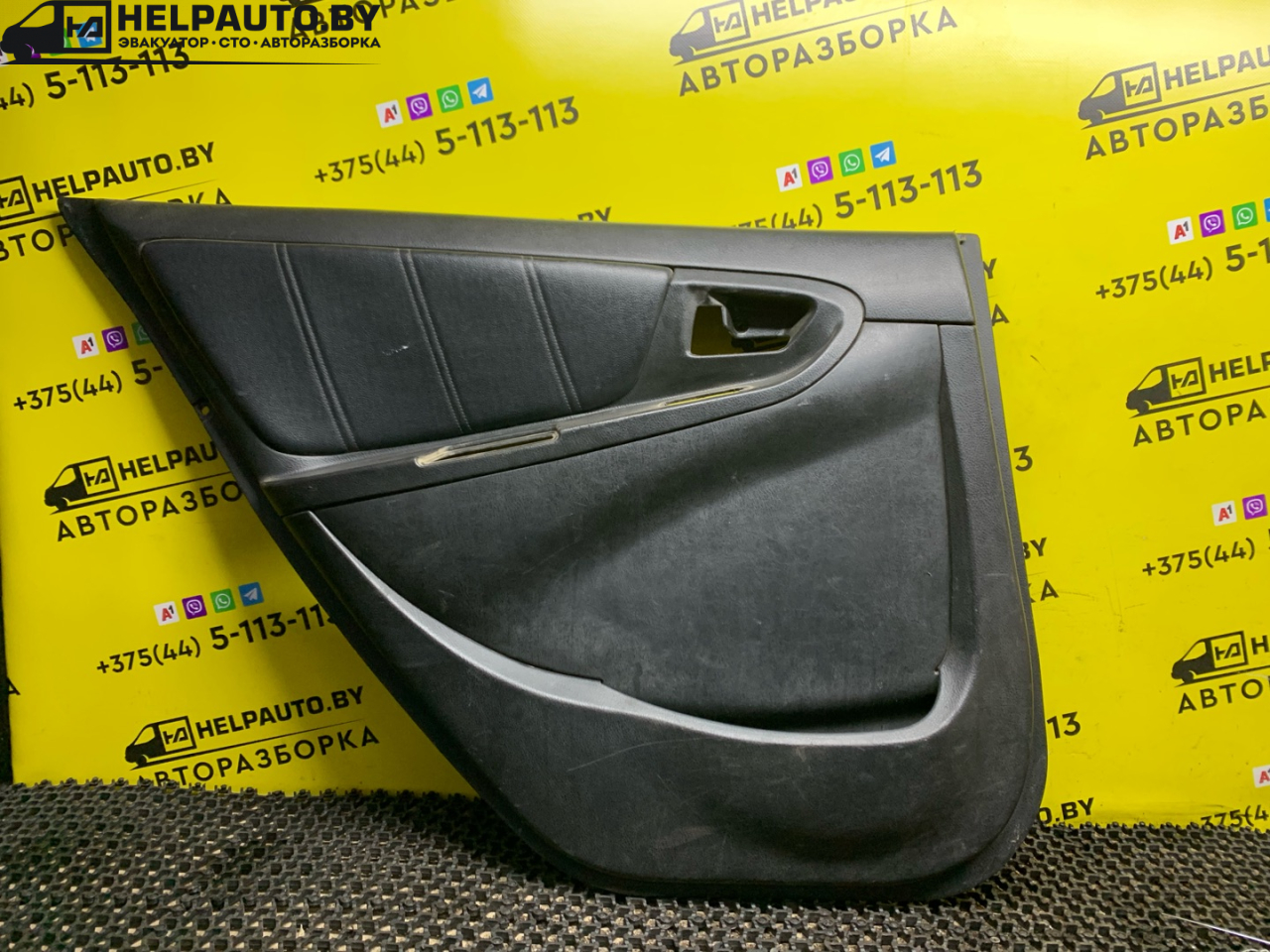 обшивка двери задняя левая Geely MK 1 поколение 2012, 1.5 л., MR479QA, бензин, 5МКПП, черный, седан, передний привод - фото №1