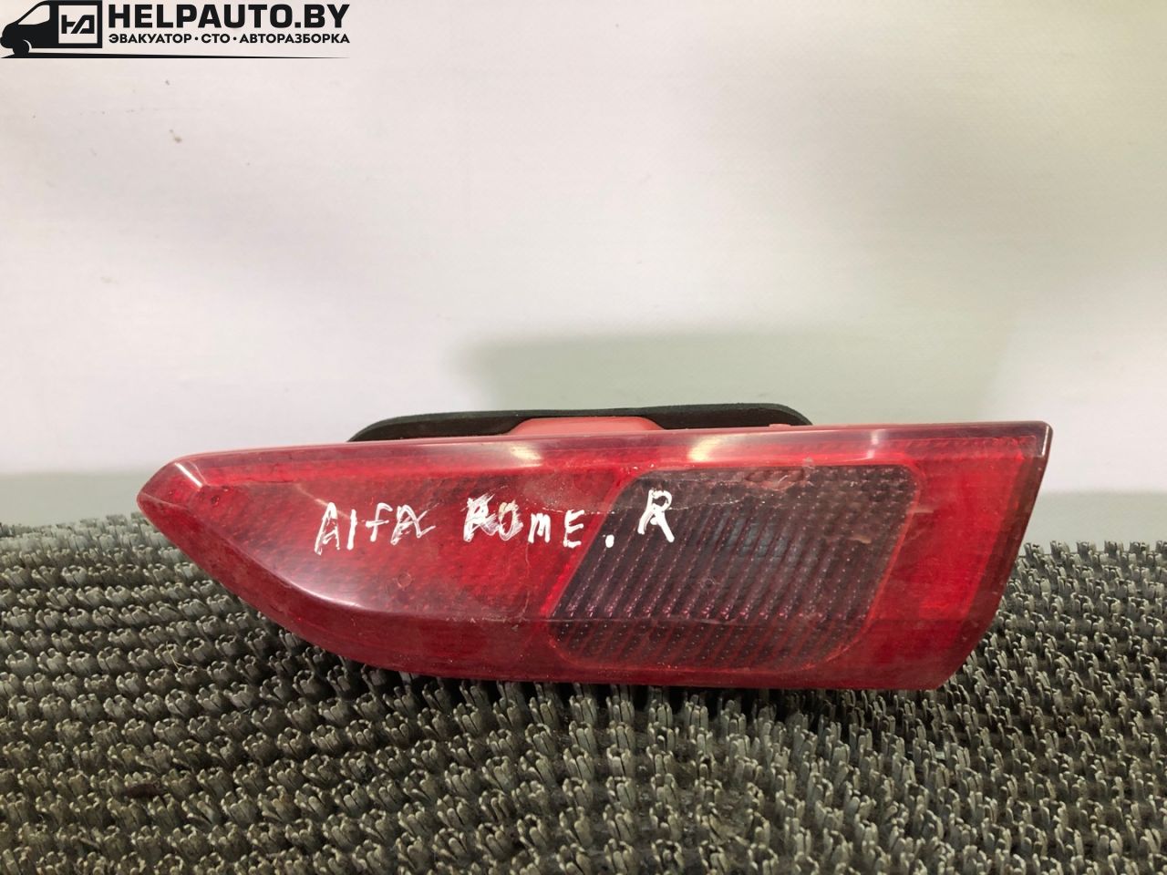 фонарь задний правый Alfa Romeo 146 1 поколение 1997, 1.4 л., бензин, МКПП, красный, хетчбэк 5 дв., передний привод - фото №1