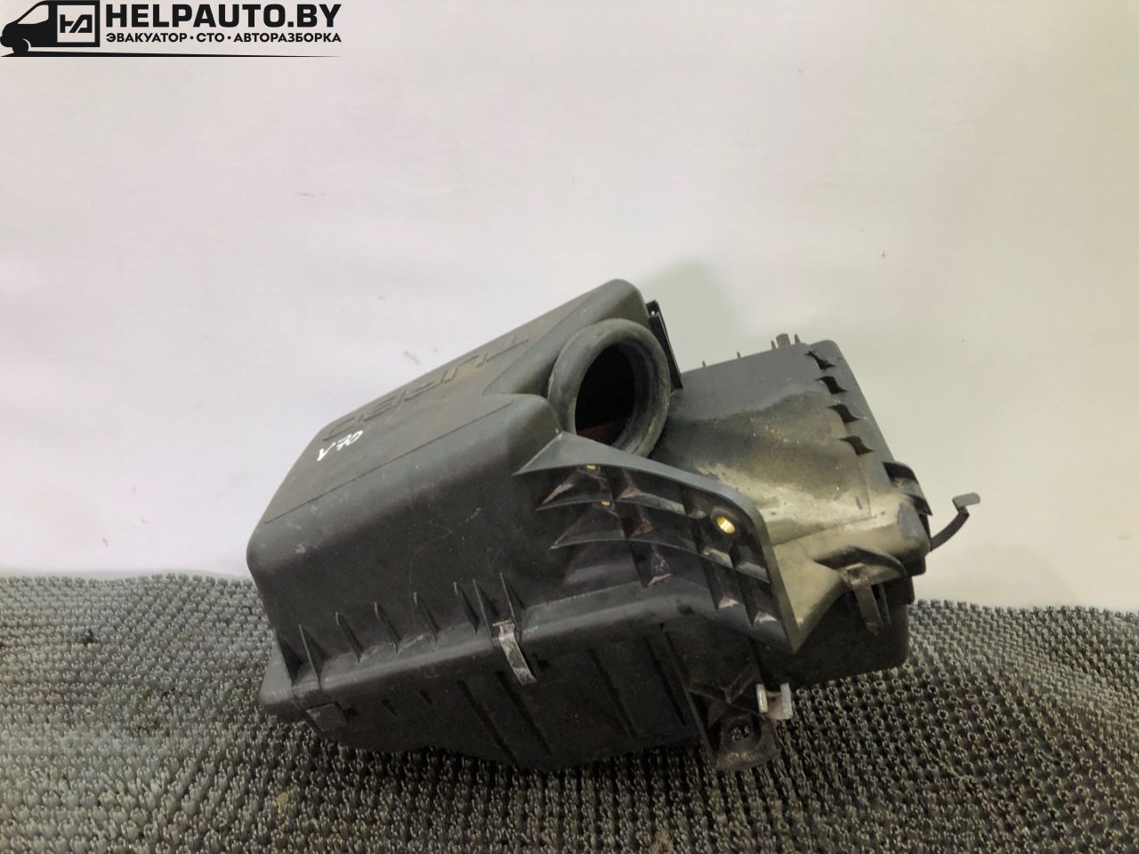 корпус воздушного фильтра Volvo S70 1 поколение 2000, 2.5 л., D 5252 T, дизель, МКПП, черный, седан, передний привод - фото №1