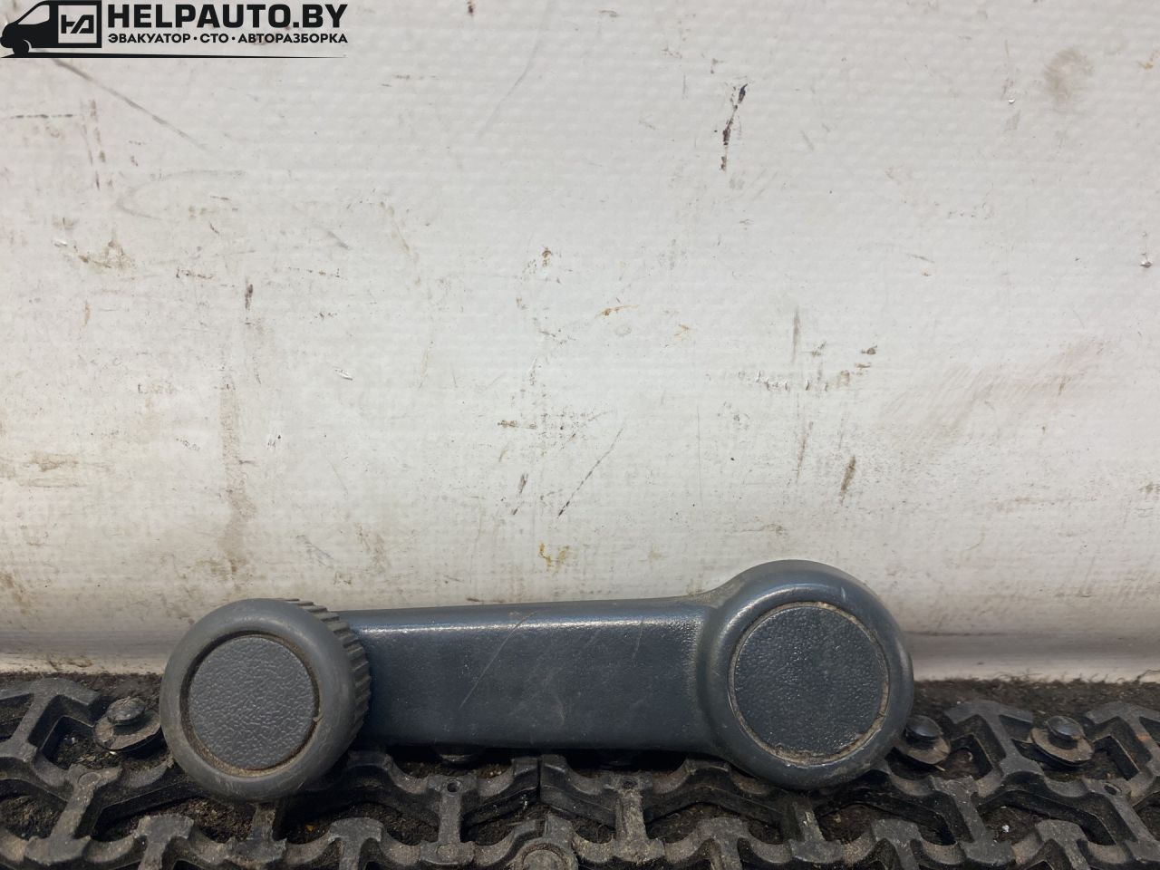 ручка стеклоподъемника Mazda 626 GF 1997, 2.0 л., дизель, МКПП, зелёный, седан, передний привод - фото №1