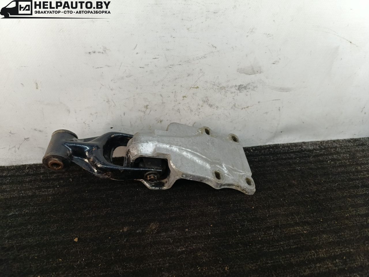подушка крепления двигателя Opel Sintra 1 поколение 1999, 2.2 л., X 22 XE, бензин, МКПП, серебристый, минивэн, передний привод - фото №1