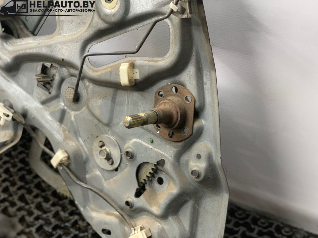 стеклоподъемник задний левый Renault Laguna 1 поколение 1994, 2.0 л., F3R 200, бензин, МКПП, бордовый, хетчбэк 5 дв., передний привод - фото №1