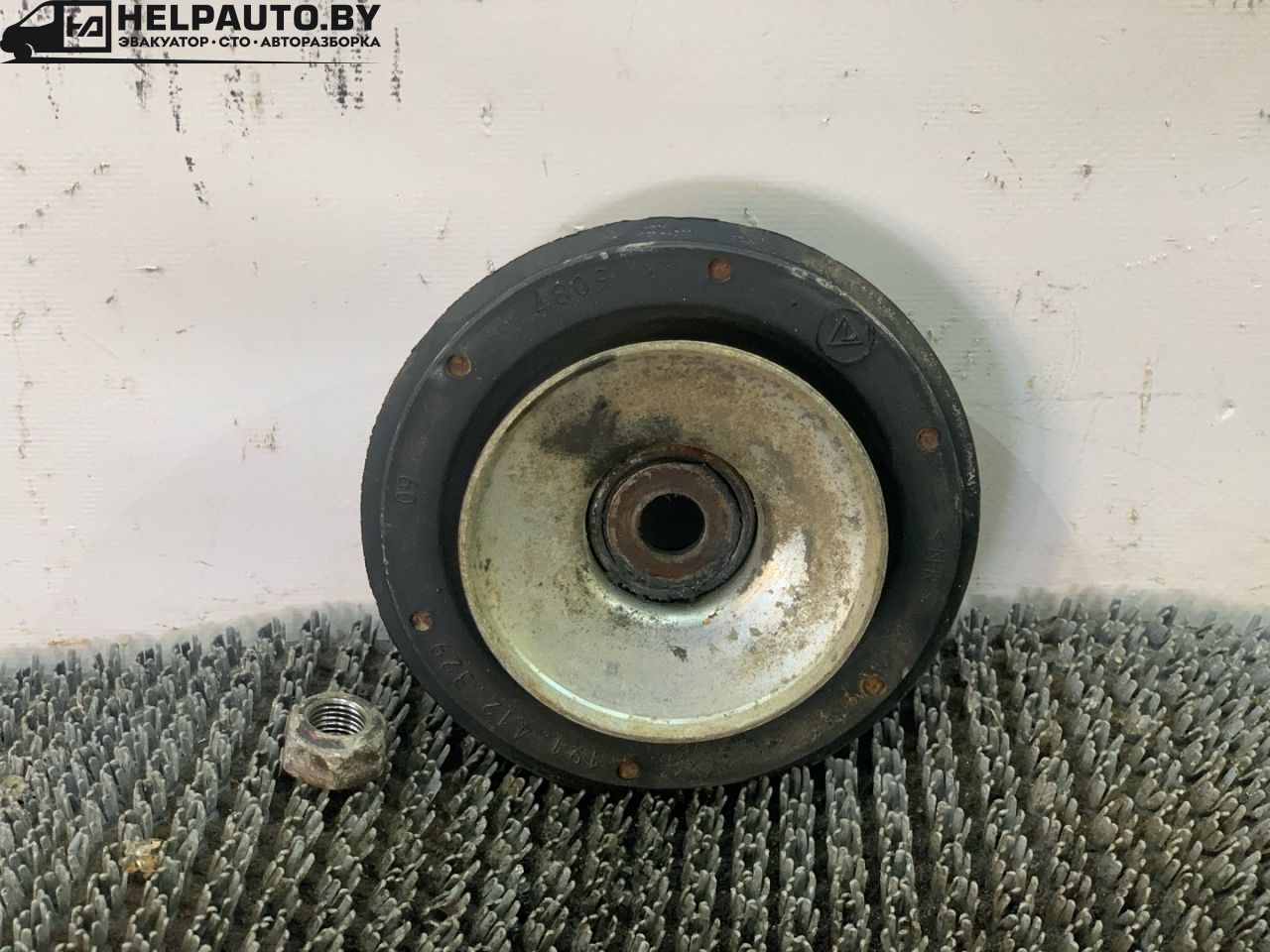 опора амортизатора верхняя (чашка) Volkswagen Golf 2 поколение 1990, 1.6 л., дизель, МКПП, хетчбэк 3 дв. - фото №1