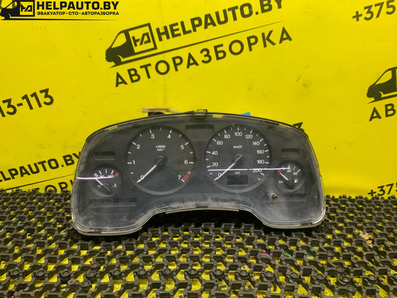 щиток приборов (приборная панель) Opel Astra G 1998, 1.4 л., X 14 XE, бензин, МКПП, серебро, универсал, передний привод - фото №1