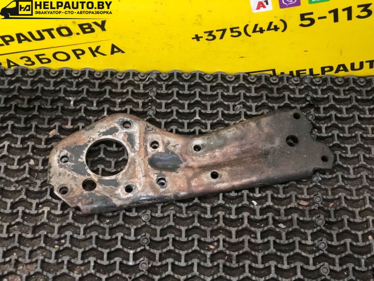 кронштейн ТНВД Volkswagen Golf 2 поколение 1990, 1.6 л., дизель, МКПП, черный, хетчбэк 3 дв., передний привод - фото №1