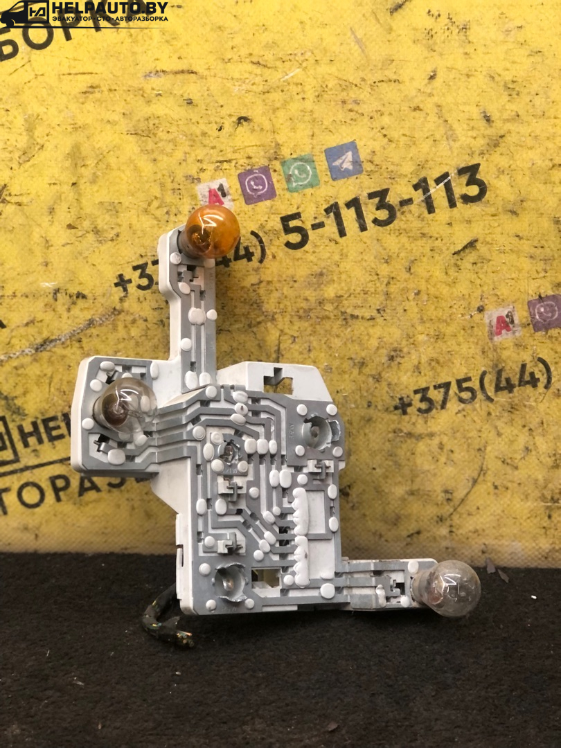 панель заднего правого фонаря Ford Mondeo 3 поколение 2001, 1.8 л., CHBA, бензин, МКПП, седан - фото №1