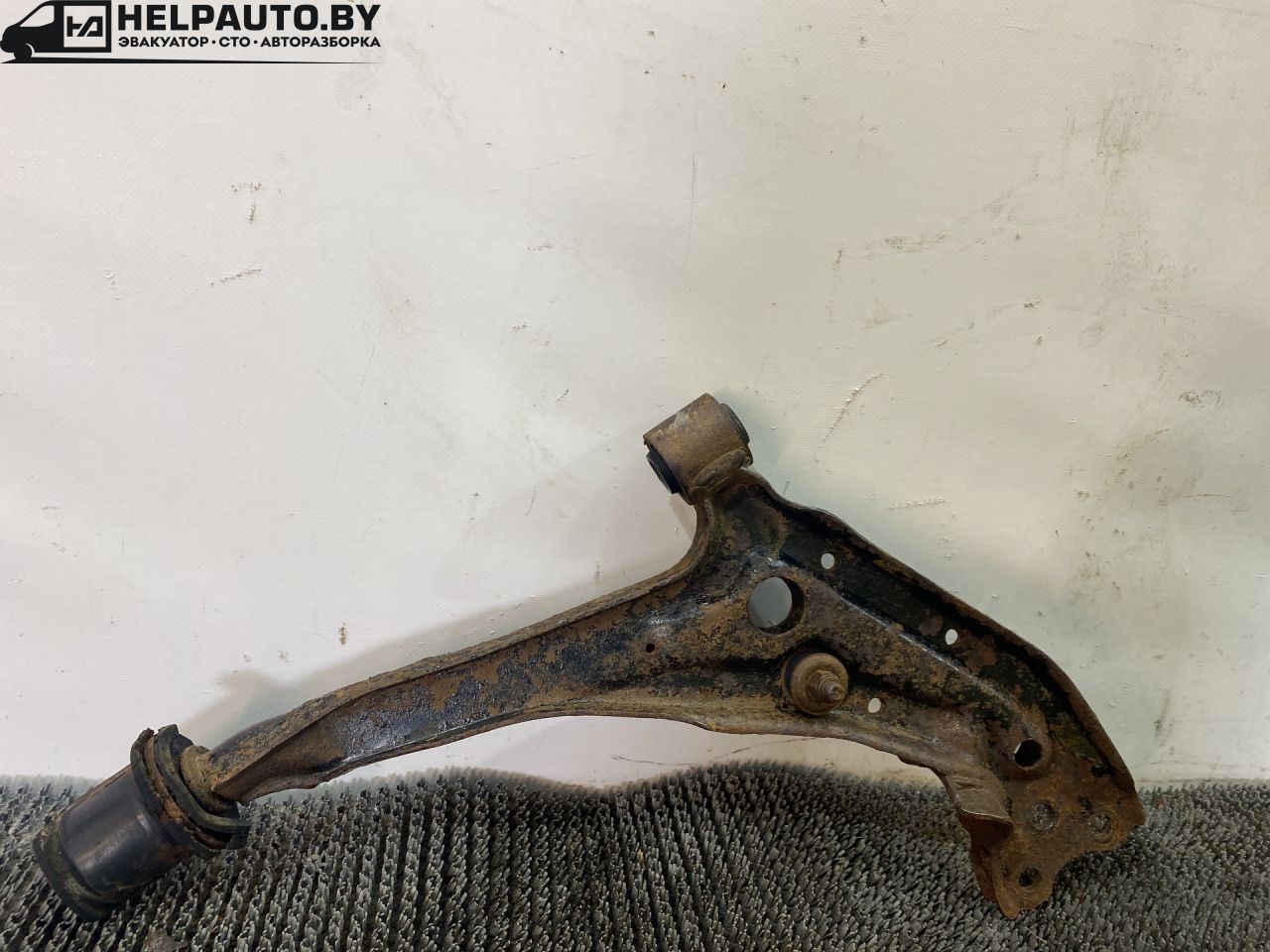 рычаг передний левый Nissan Bluebird T12/T72 1987, 2.0 л., бензин, МКПП, бордовый, хетчбэк 5 дв., передний привод - фото №1