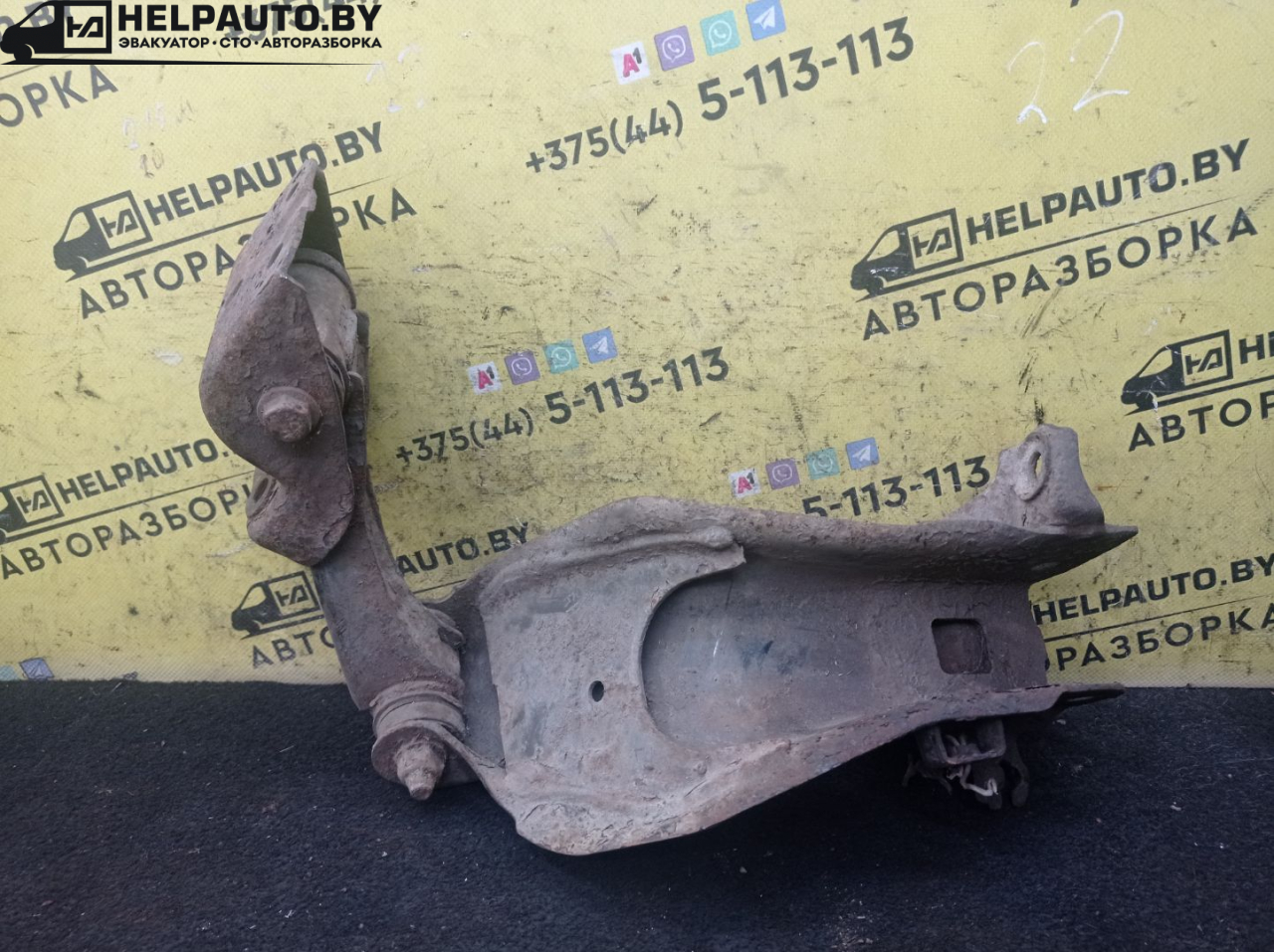рычаг передний правый Nissan Primera P10 1994, 1.6 л., бензин, МКПП, седан - фото №1