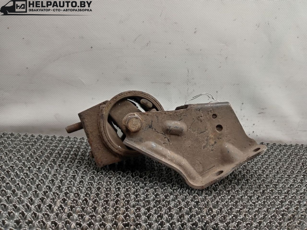 подушка крепления двигателя Mazda 323 5 поколение 1994, 1.8 л., BP (DOHC), бензин, МКПП, красный, хетчбэк 5 дв., передний привод - фото №1