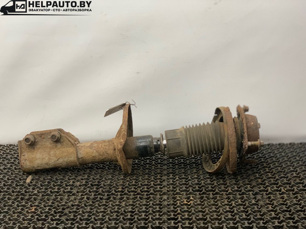 амортизатор передний левый Mazda 323 5 поколение 1994, 1.8 л., BP (DOHC), бензин, МКПП, красный, хетчбэк 5 дв., передний привод - фото №1