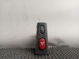 кнопка аварийной сигнализации Renault Laguna 1 поколение [рестайлинг] 2000, 2.0 л., F4R 760, бензин, МКПП, светло бирюзовый, хетчбэк 5 дв., передний привод, 7700421089
