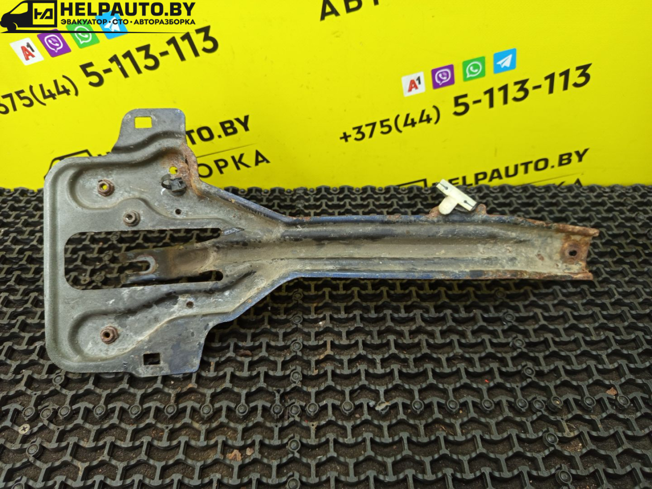 кронштейн передней панели (телевизора) Ford Escape 2 поколение R3 2009, 2.3 л., бензин, АКПП, синий, внедорожник 5 дв., передний привод - фото №1