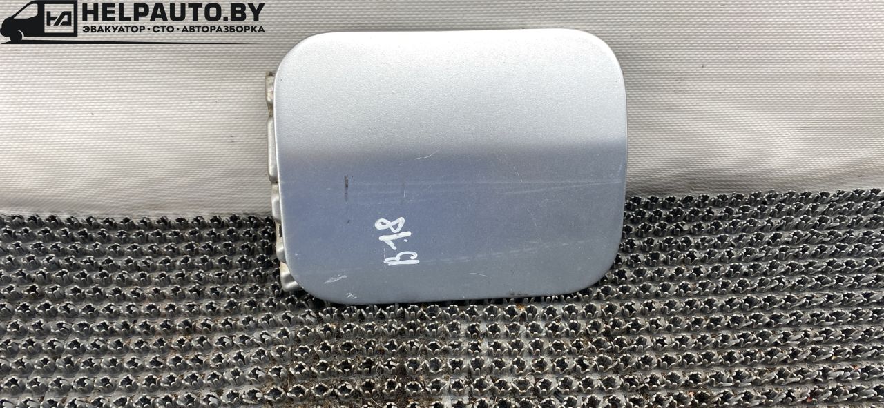 лючок топливного бака Audi 80 B3 89/B3 1991, 1.8 л., бензин, МКПП, серебристый, седан, передний привод - фото №1