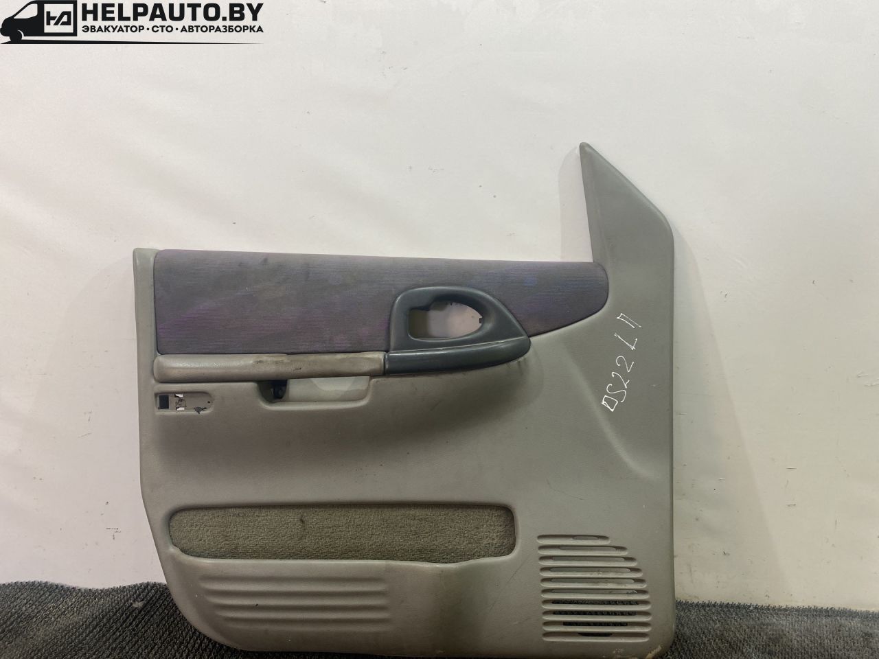 обшивка двери передняя левая Opel Sintra 1 поколение 1999, 2.2 л., X 22 XE, бензин, МКПП, серебристый, минивэн, передний привод - фото №1