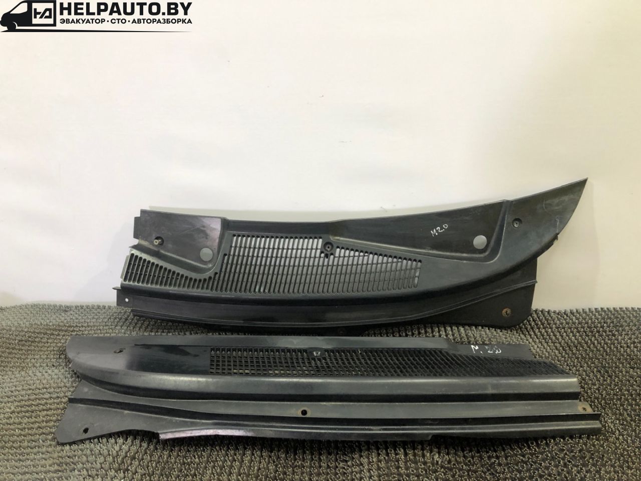 дождевик Ford Mondeo 1 поколение 1996, 2.0 л., бензин, МКПП, серебристый, седан, передний привод - фото №1