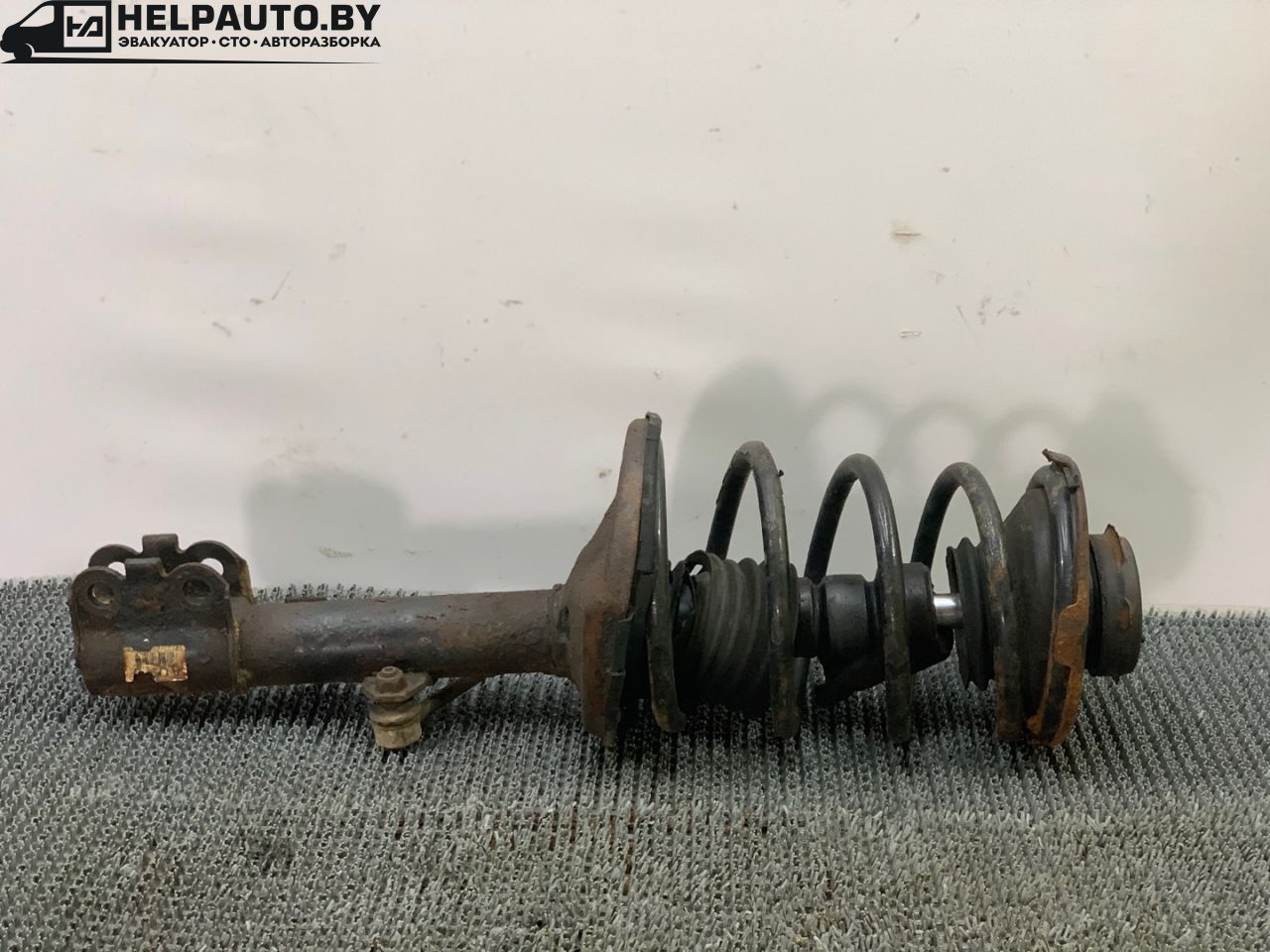 стойка передняя левая Toyota RAV4 2 поколение (XA20) 2002, 2.0 л., дизель, МКПП, серебристый, седан - фото №1