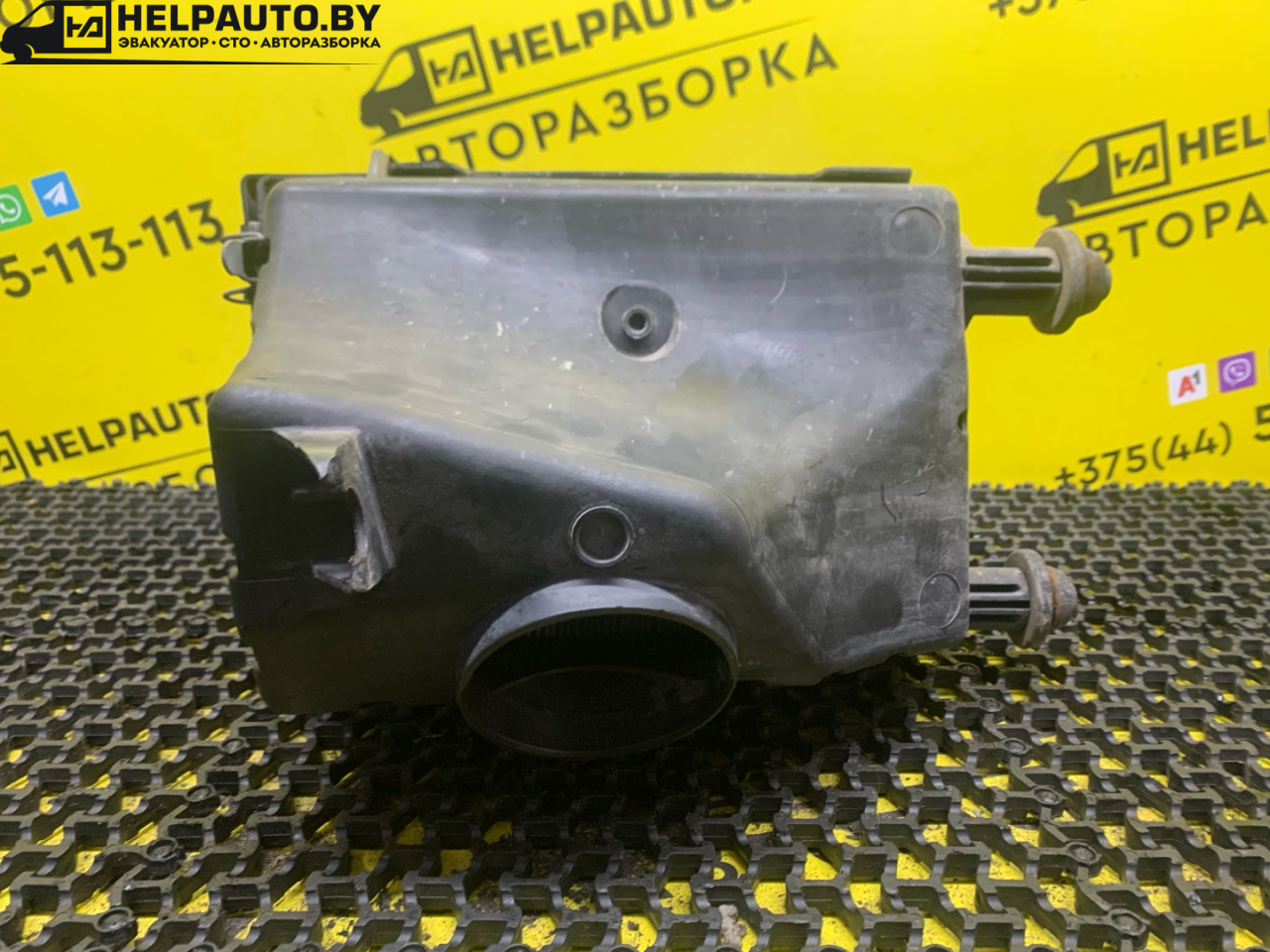 корпус воздушного фильтра Ford Escape 2 поколение R3 2009, 2.3 л., бензин, АКПП, синий, внедорожник 5 дв., передний привод - фото №1