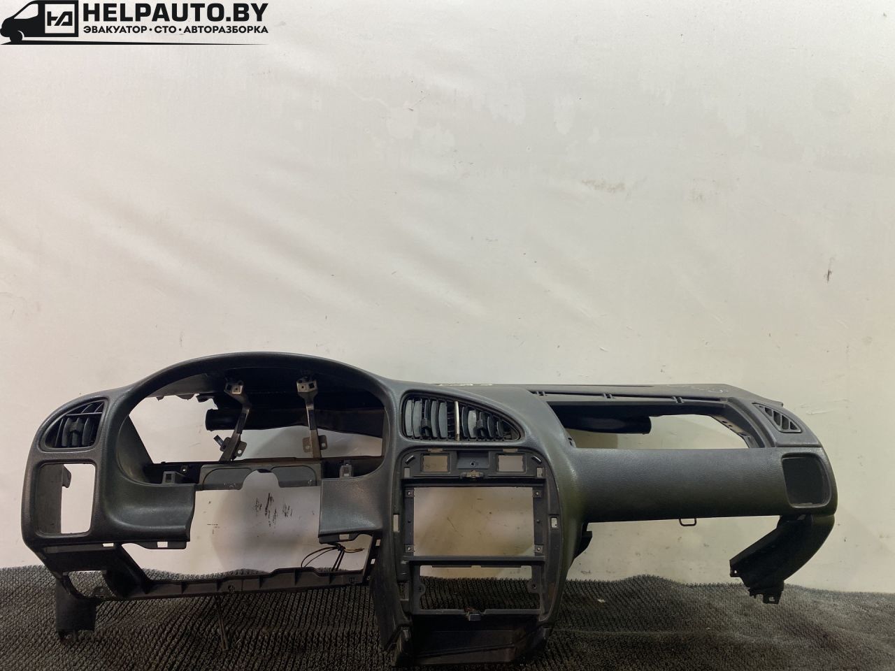 панель передняя салона (торпедо) Suzuki Baleno 1 поколение 1998, 1.3 л., i, G13BB, бензин, МКПП, серебристый, седан, передний привод - фото №1