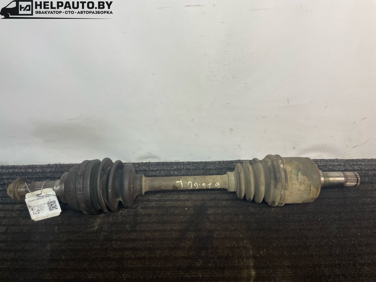 полуось передняя левая (приводной вал, ШРУС) Mazda 626 3 поколение 1990, 2.0 л., i, бензин, МКПП, хетчбэк 5 дв., передний привод - фото №1