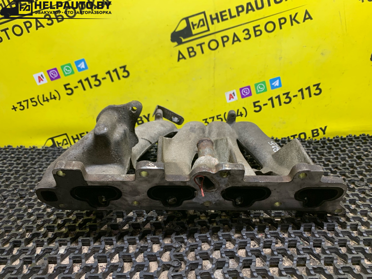 коллектор впускной Opel Vectra B 1997, 1.6 л., X 16 XEL, бензин, МКПП, красный, седан, передний привод - фото №1