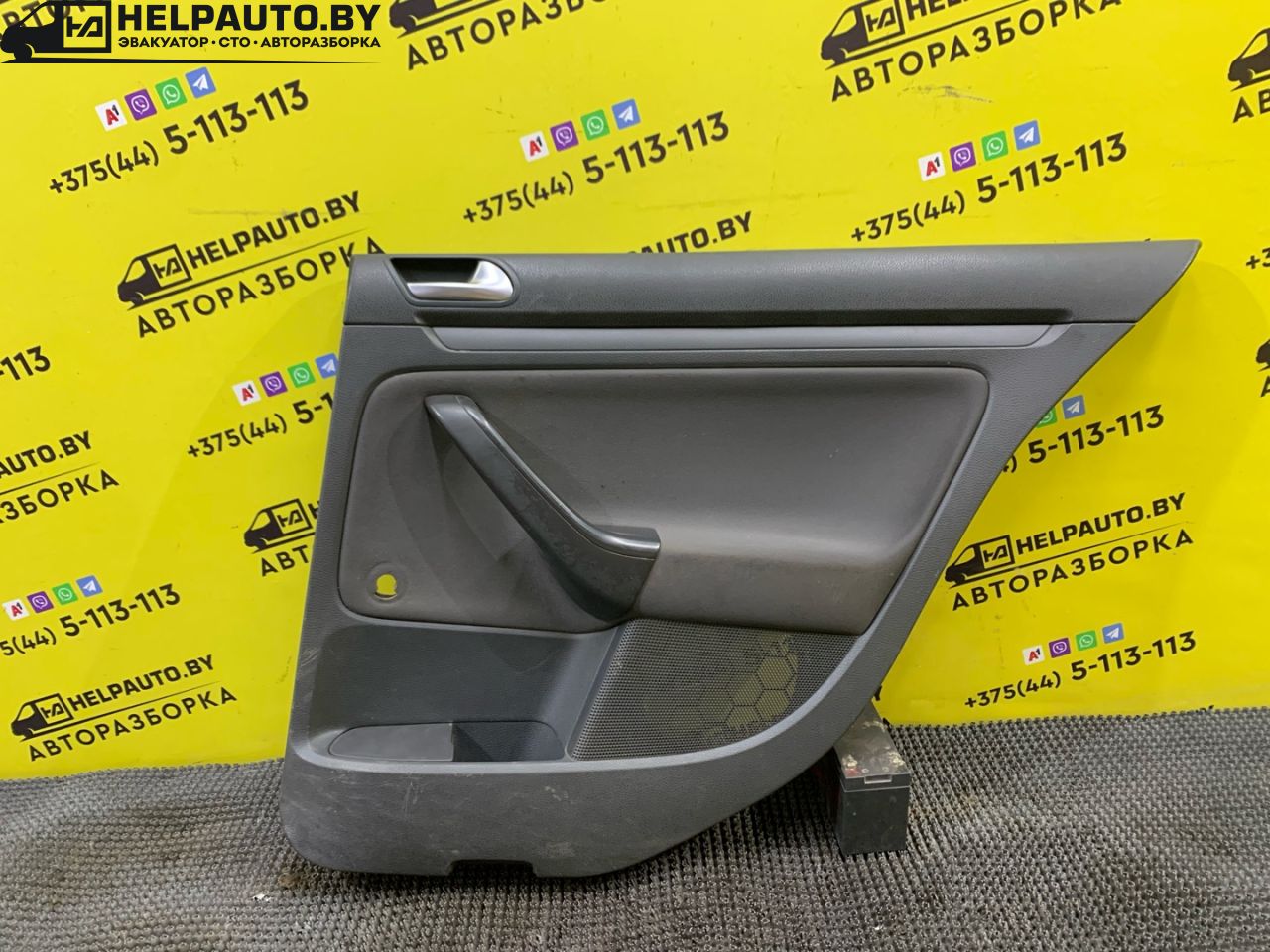 обшивка двери задняя правая Volkswagen Golf 5 поколение 2008, 1.4 л., BUD, бензин, 5МКПП, синий, хетчбэк 5 дв., передний привод - фото №1