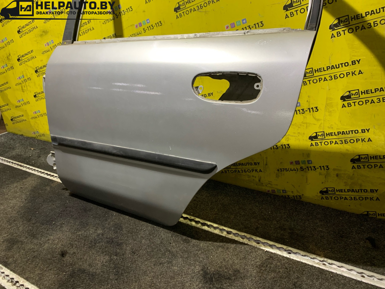 дверь задняя левая Mitsubishi Carisma 1 поколение (1995 - 1999), 1.8 л., 4G93 (GDI), бензин, МКПП, серебро, хетчбэк 5 дв., передний привод - фото №1