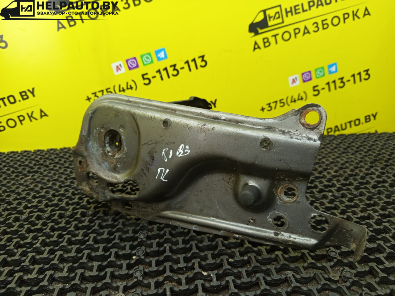 передняя панель крепления облицовки (телевизор) Audi 80 B3 1988, 1.6 л., дизель, МКПП, седан, передний привод - фото №1