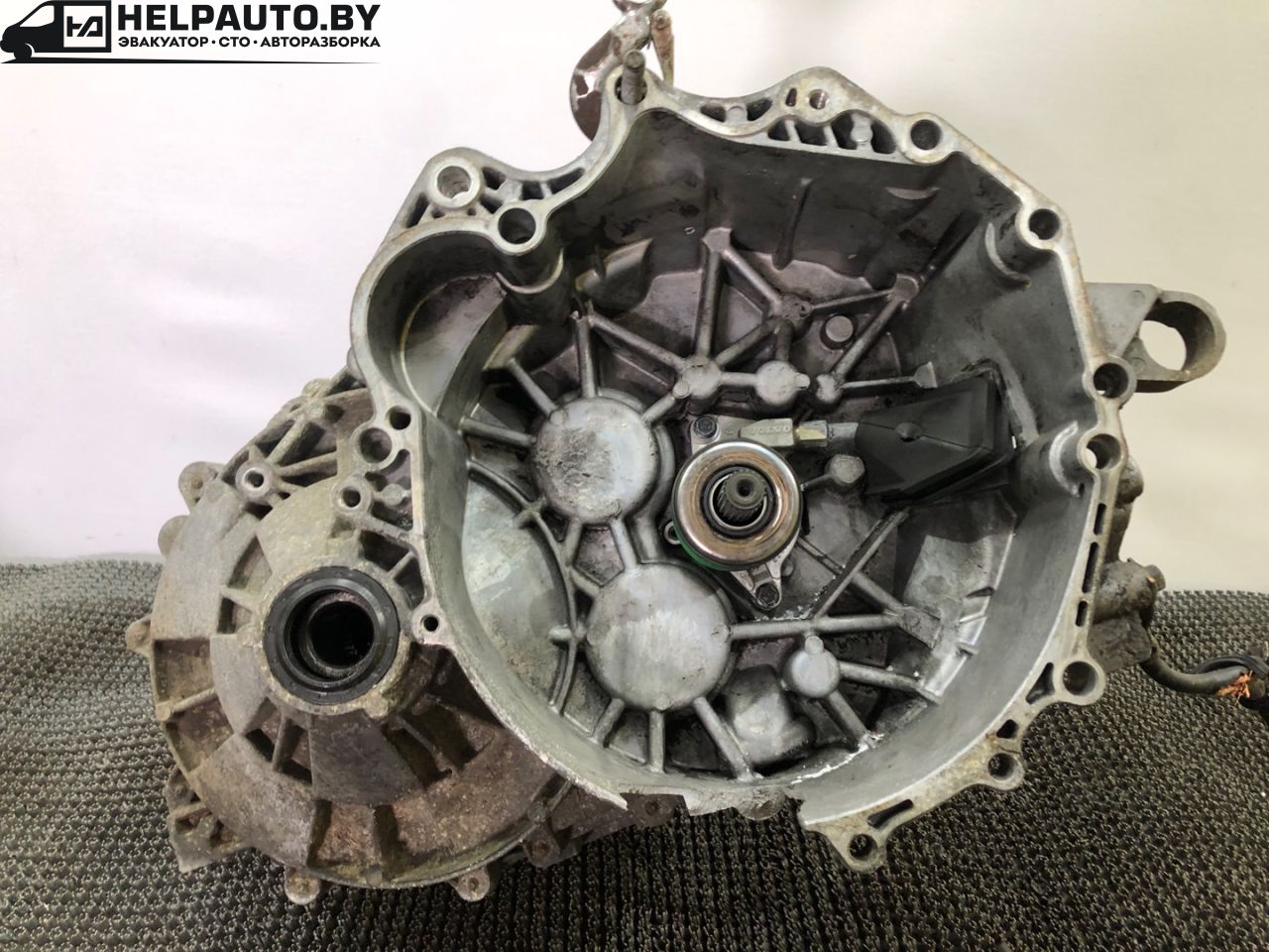КПП механическая (МКПП) Volvo S70 1 поколение 2000, 2.5 л., D 5252 T, дизель, МКПП, черный, седан, передний привод, 1023704, 1023706 - фото №1