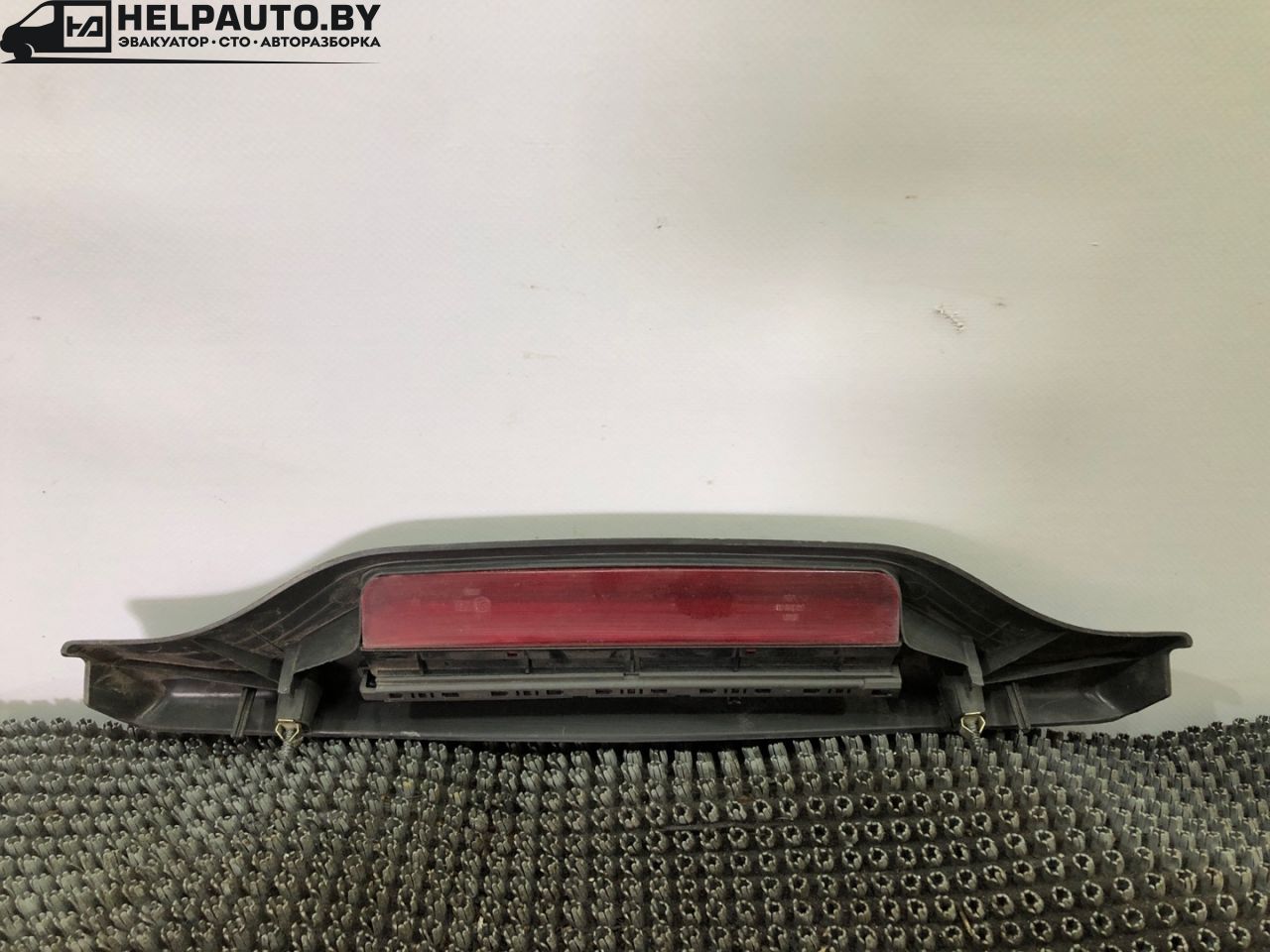 дополнительный стоп-сигнал Fiat Punto 1 поколение 1997, 1.2 л., бензин, МКПП, красный, хетчбэк 3 дв., передний привод - фото №1