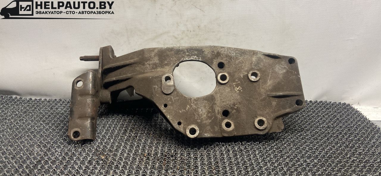 кронштейн двигателя Ford Mondeo 1 поколение 1996, 1.8 л., бензин, МКПП, универсал, передний привод - фото №1
