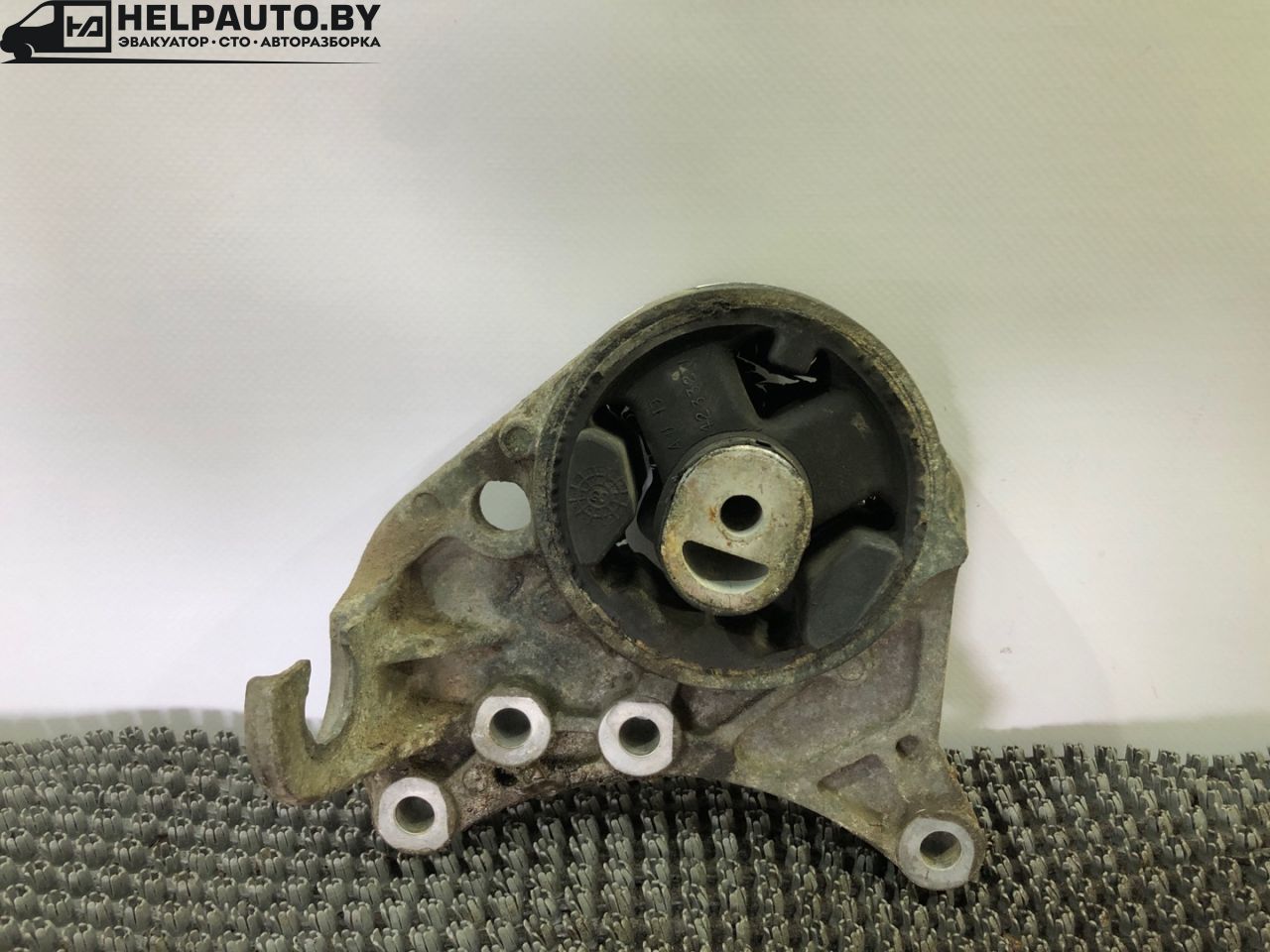 подушка крепления двигателя Dodge Caravan 3 поколение RG 1999, 2.4 л., EDZ, бензин, АКПП, темно зеленый, передний привод - фото №1
