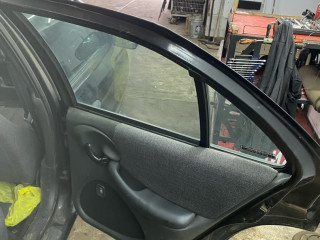 дверь задняя правая Pontiac Sunfire 1 поколение 1999, 2.2 л., бензин, АКПП, черный, передний привод