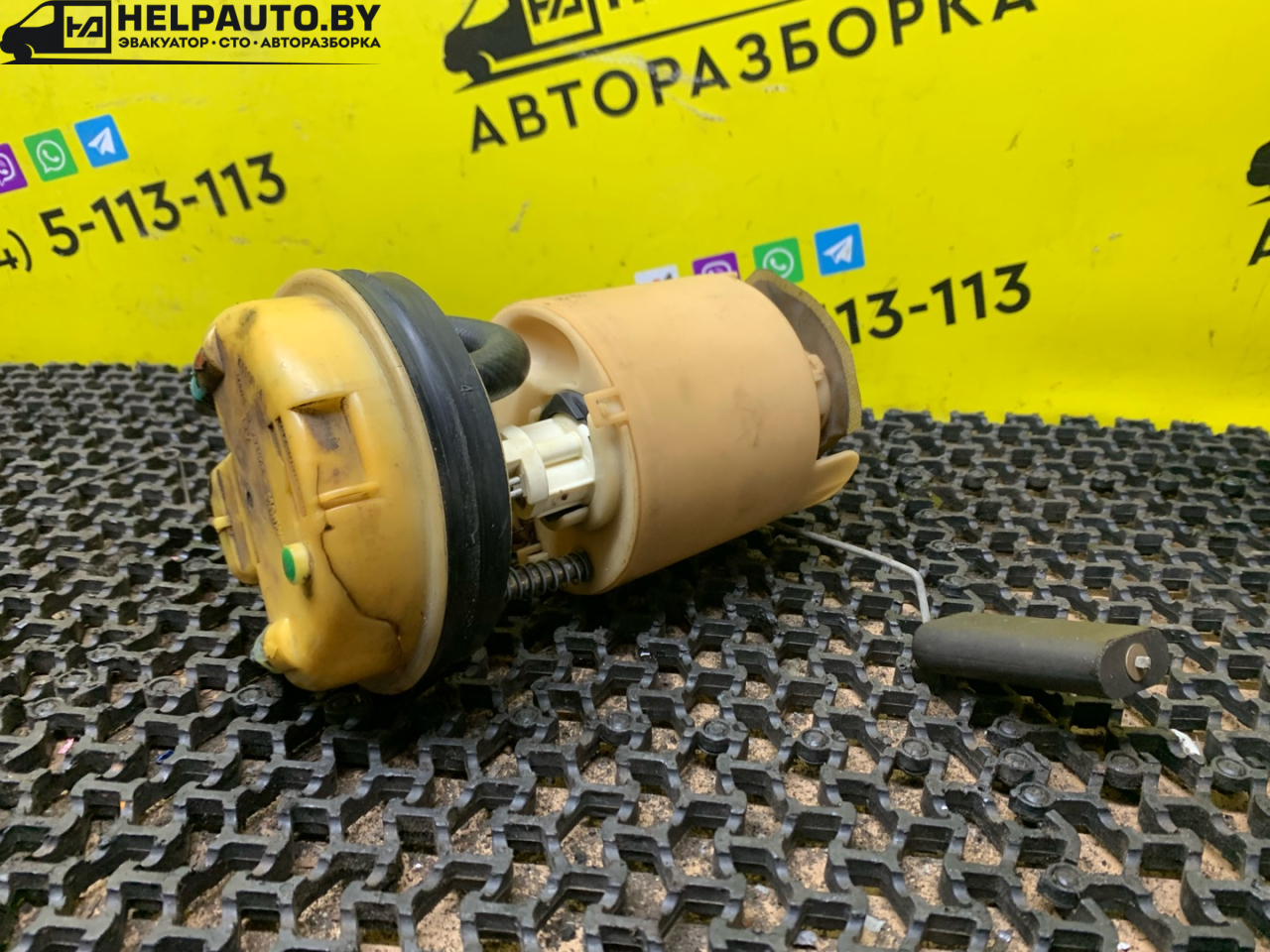 колба в бак Mitsubishi Carisma 1 поколение (1995 - 1999), 1.8 л., 4G93 (GDI), бензин, МКПП, серебро, хетчбэк 5 дв., передний привод - фото №1