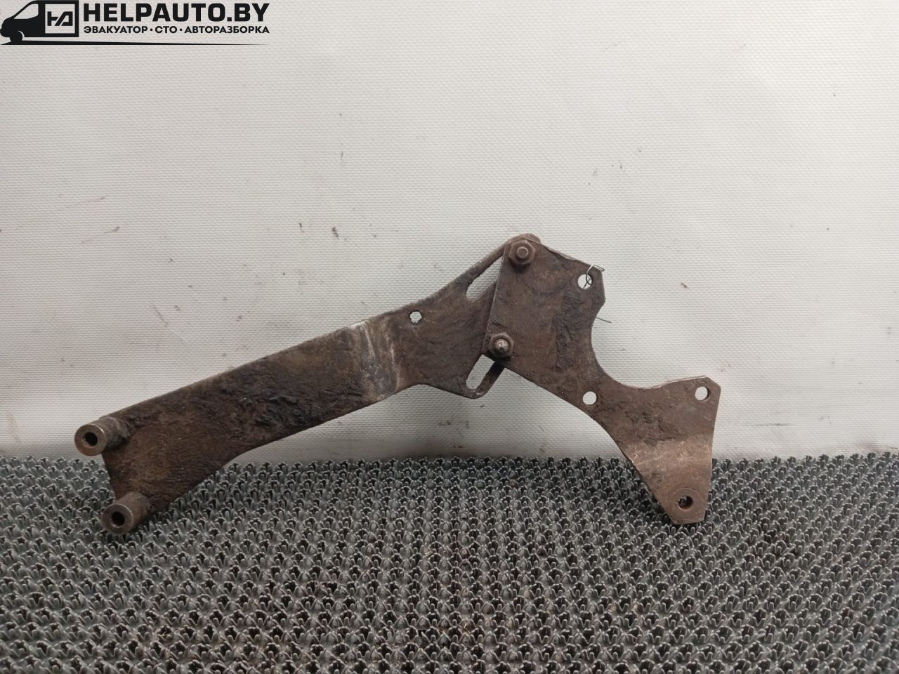 кронштейн (крепление) Audi 80 8C/B4 1994, 2.0 л., бензин, МКПП, зеленый, седан, передний привод - фото №1