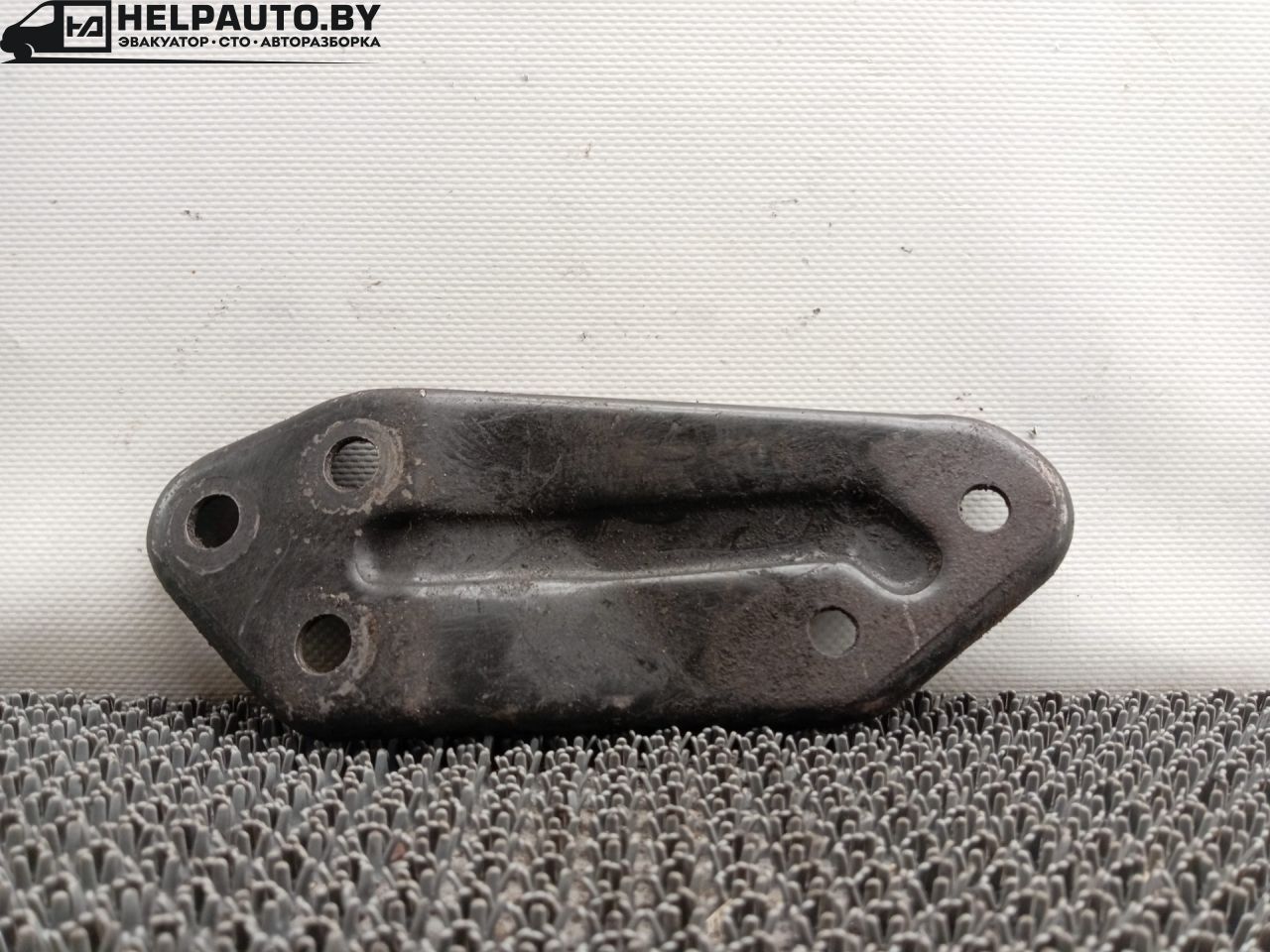 кронштейн (крепление) Rover 400 Series 2 поколение 1996, 1.6 л., 16 K4F, бензин, МКПП, серебристый, седан, передний привод - фото №1