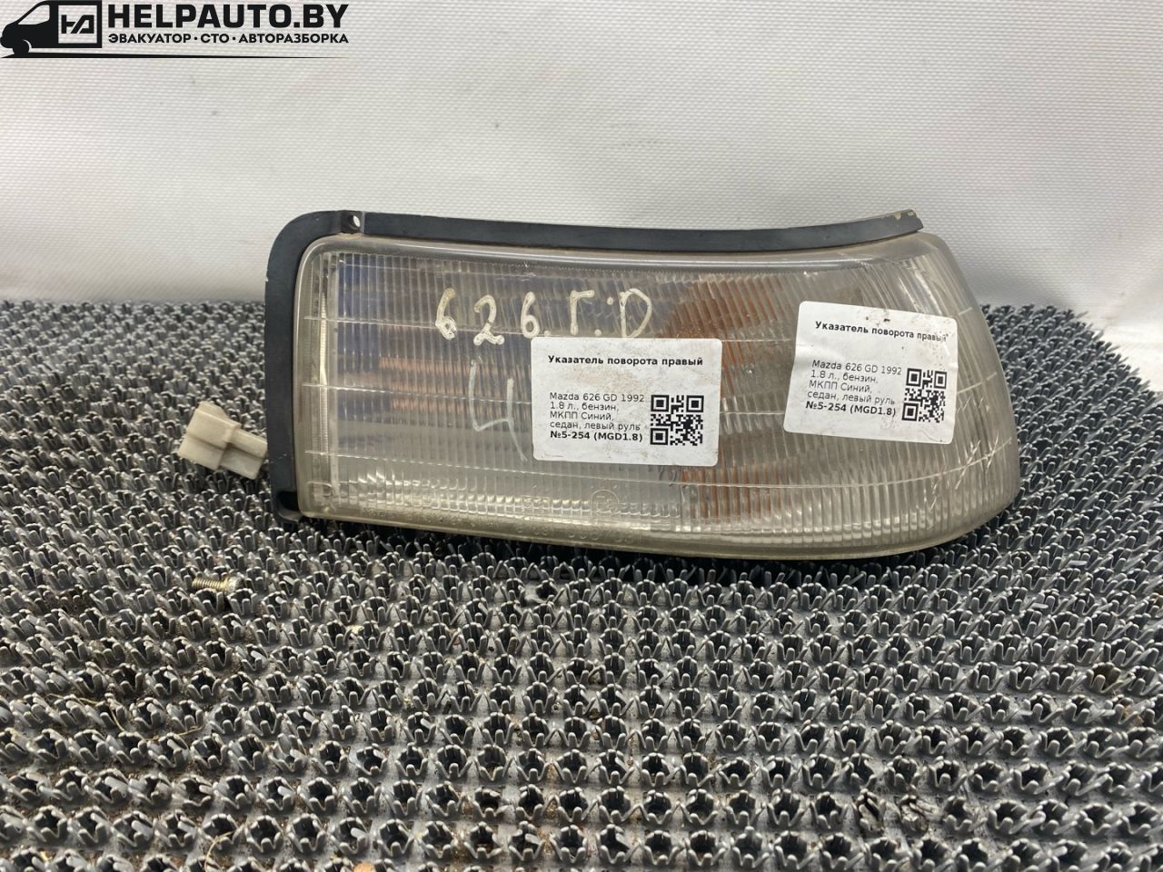 поворотник правый Mazda 626 3 поколение GD 1992, 1.8 л., бензин, МКПП, синий, седан - фото №1