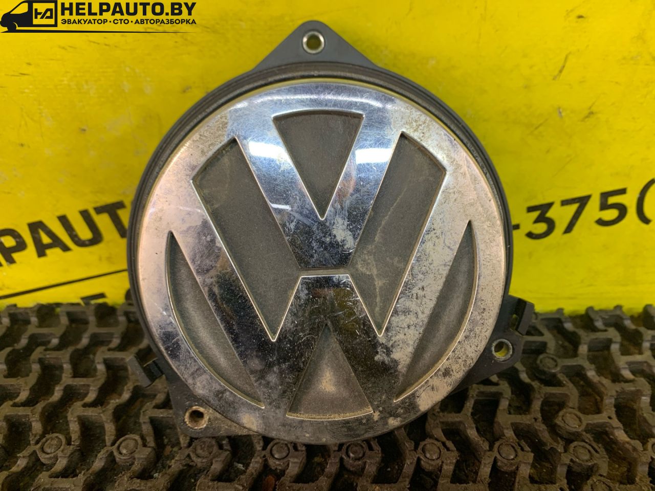 кнопка открытия багажника Volkswagen Golf 5 поколение 2008, 1.4 л., BUD, бензин, 5МКПП, синий, хетчбэк 5 дв., передний привод - фото №1