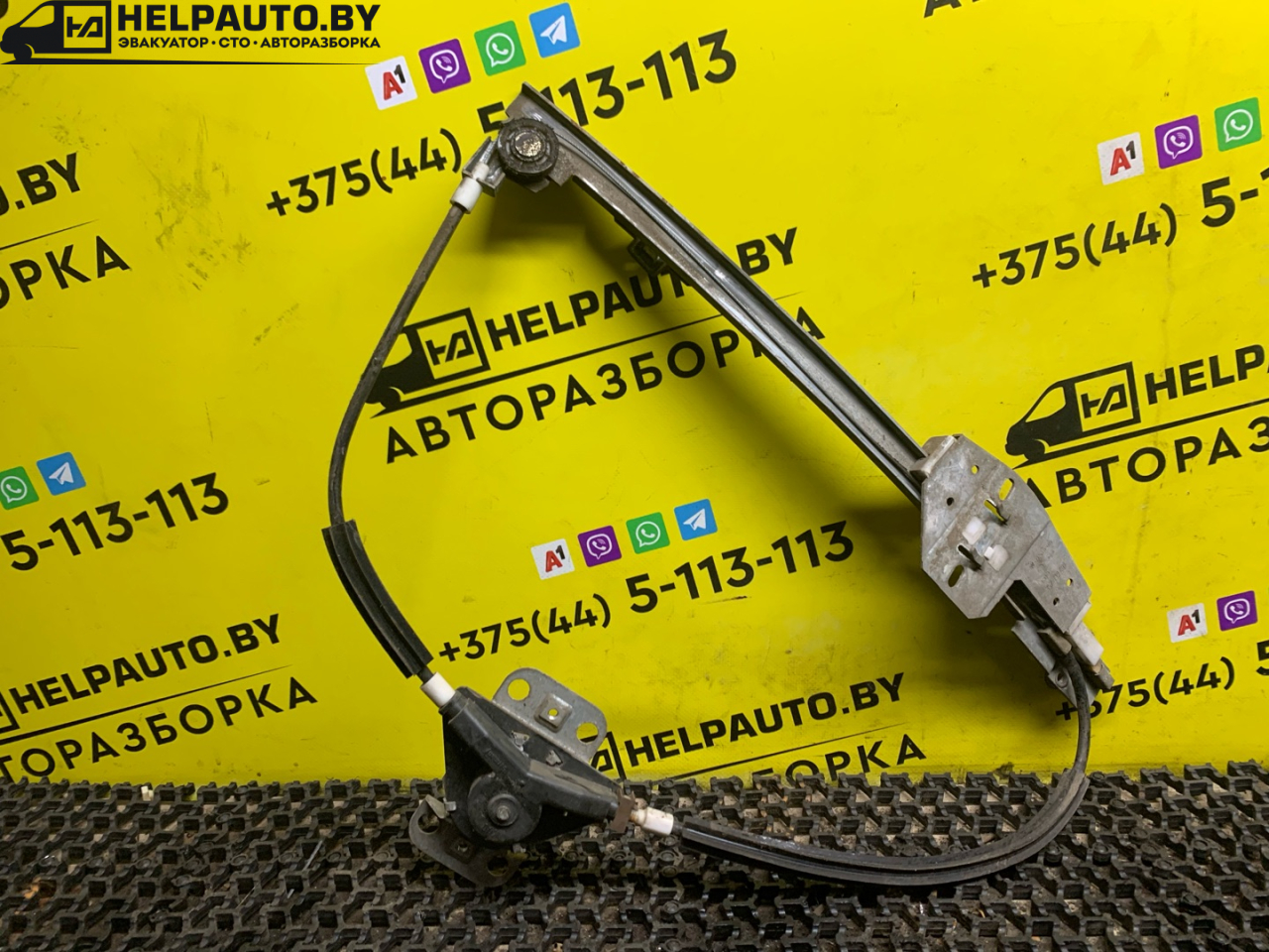 стеклоподъемник задний левый Volkswagen Passat B3 1993, 1.9 л., AAZ, дизель, 5МКПП, черный, универсал, передний привод - фото №1