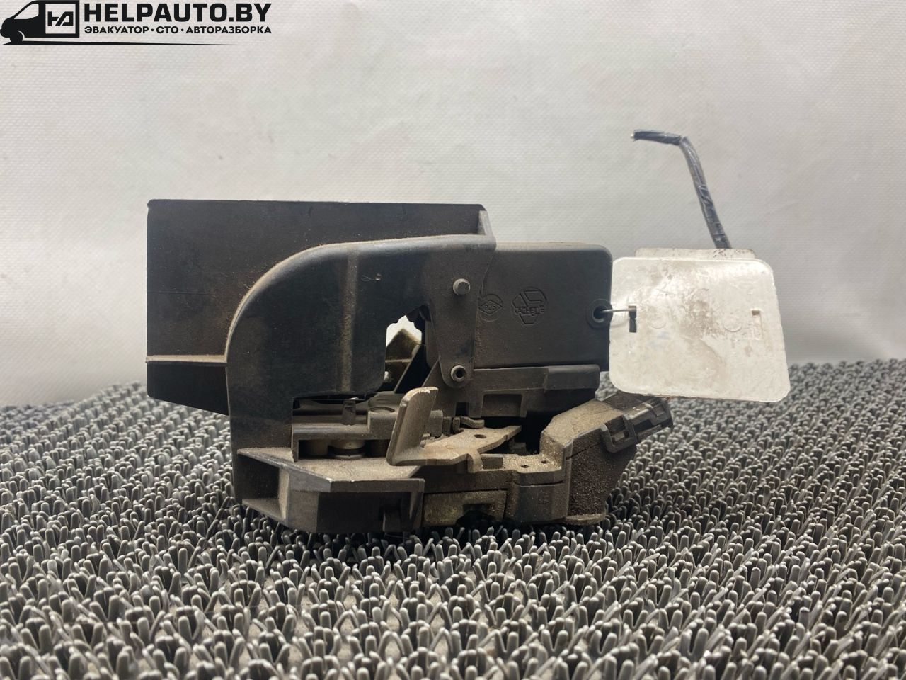 замок двери задней правой Renault Laguna 1 поколение 1994, 2.0 л., F3R 200, бензин, МКПП, бордовый, хетчбэк 5 дв., передний привод - фото №1