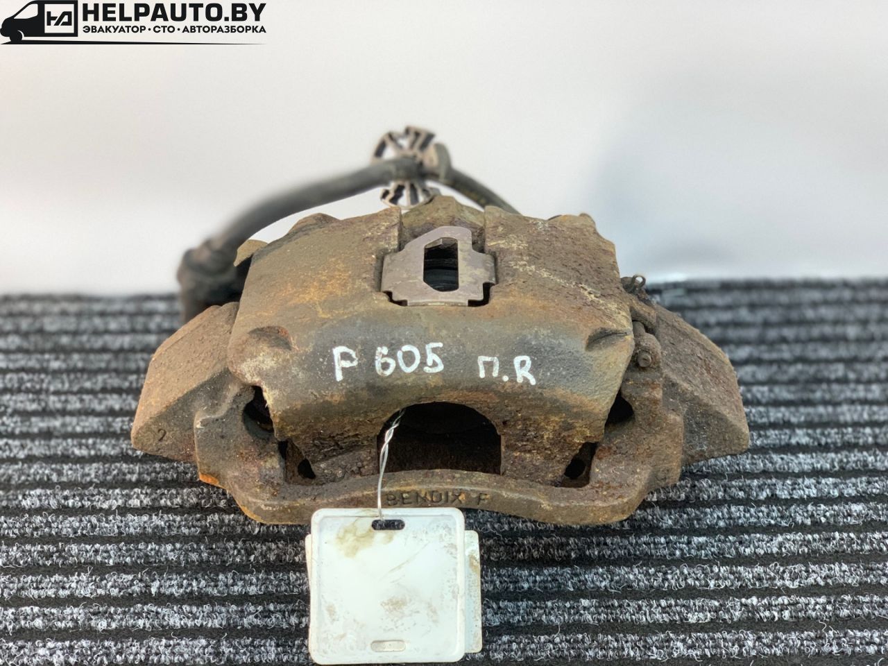 суппорт передний правый Peugeot 605 1 поколение 1994, 2.0 л., бензин, МКПП, серый, седан, передний привод - фото №1