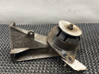 подушка крепления КПП Audi 100 С3 1985, 1.8 л., бензин, 5МКПП, серый, седан, передний привод