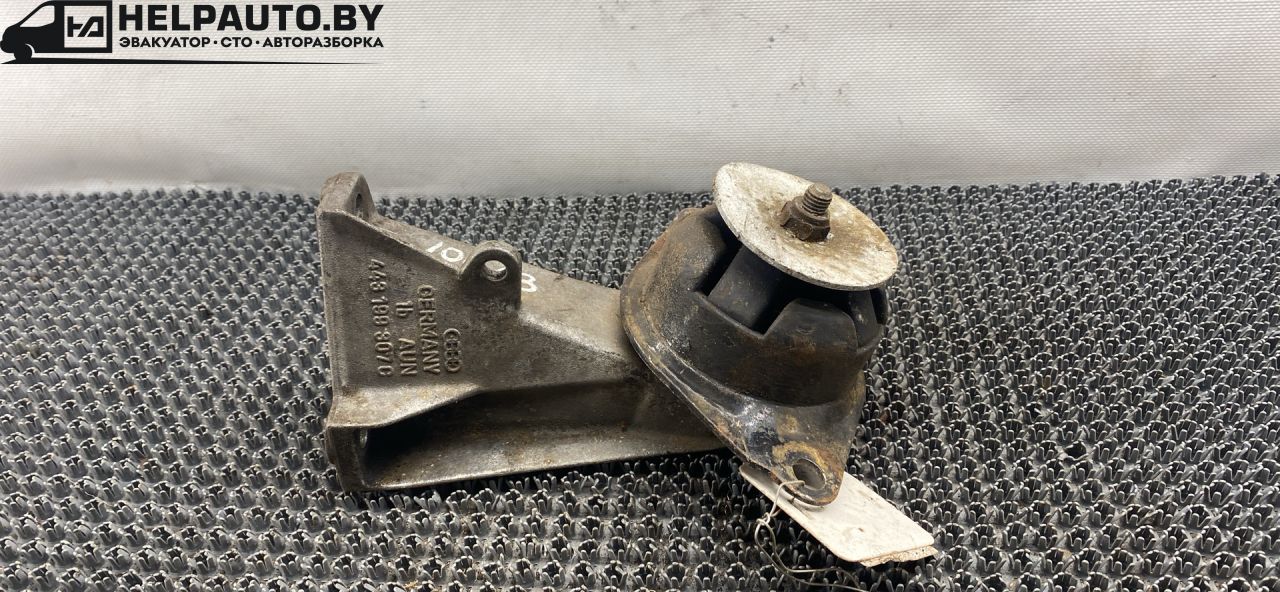 подушка крепления КПП Audi 100 С3 1985, 1.8 л., бензин, 5МКПП, серый, седан, передний привод - фото №1