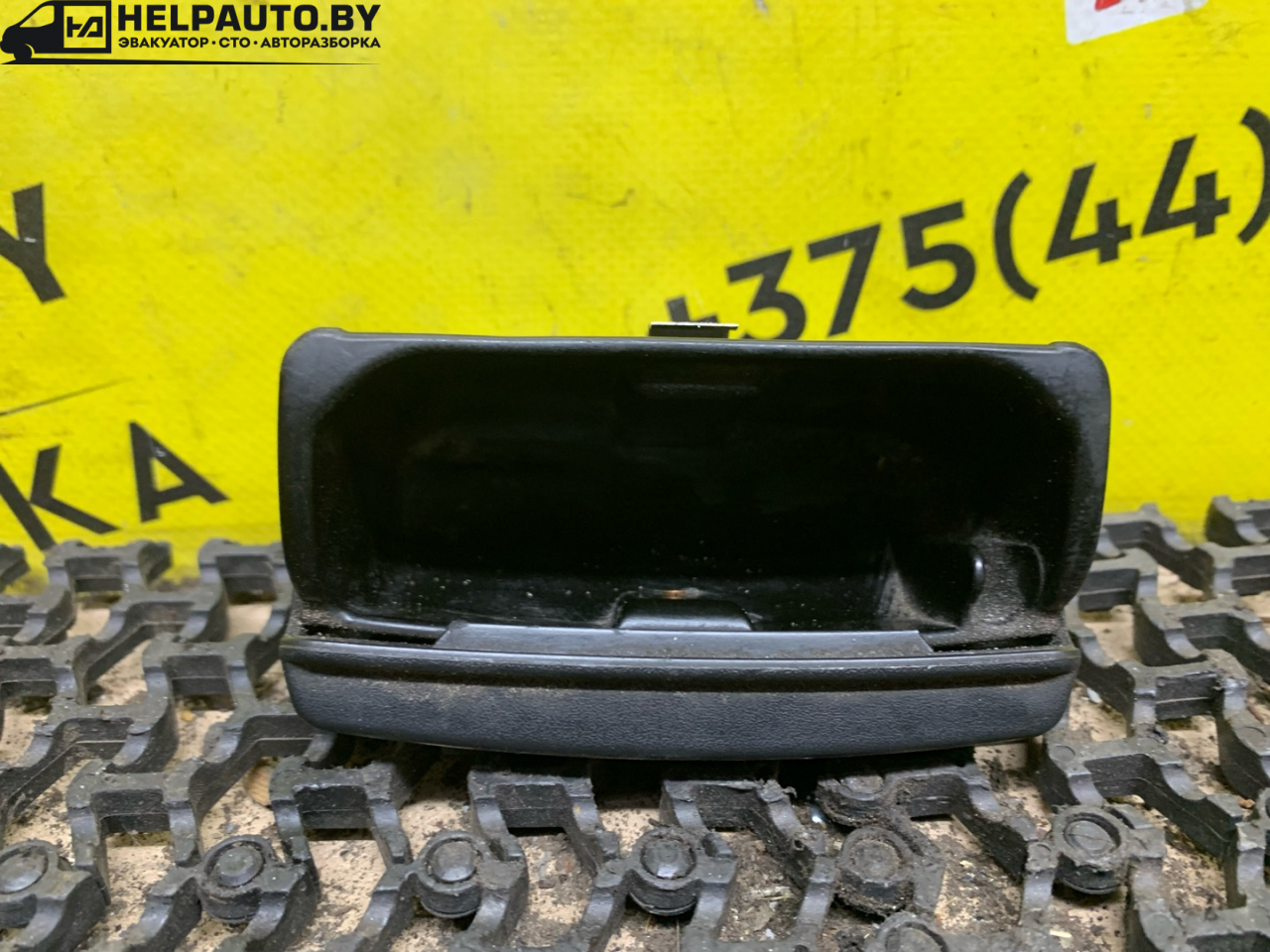 пепельница Opel Vectra B 1996, 1.7 л., X 17 DT (TC4EE1), дизель, МКПП, серебро, хетчбэк 5 дв., передний привод - фото №1