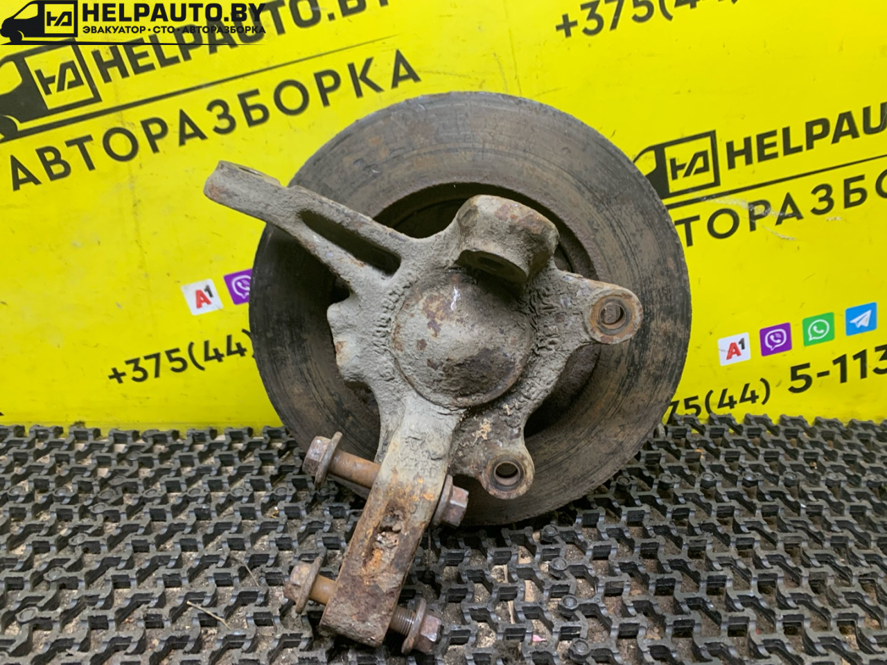 ступица передняя левая Nissan Serena C23 1992, 2.0 л., дизель, МКПП, серебро, минивэн, передний привод - фото №1