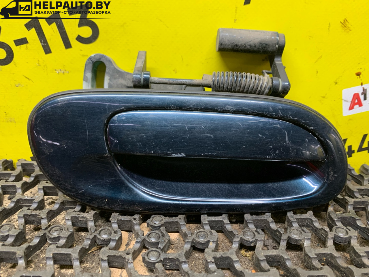 ручка наружная задняя правая Mazda Xedos 9 1 поколение 1996, 2.5 л., бензин, МКПП, темно синий, седан, передний привод - фото №1