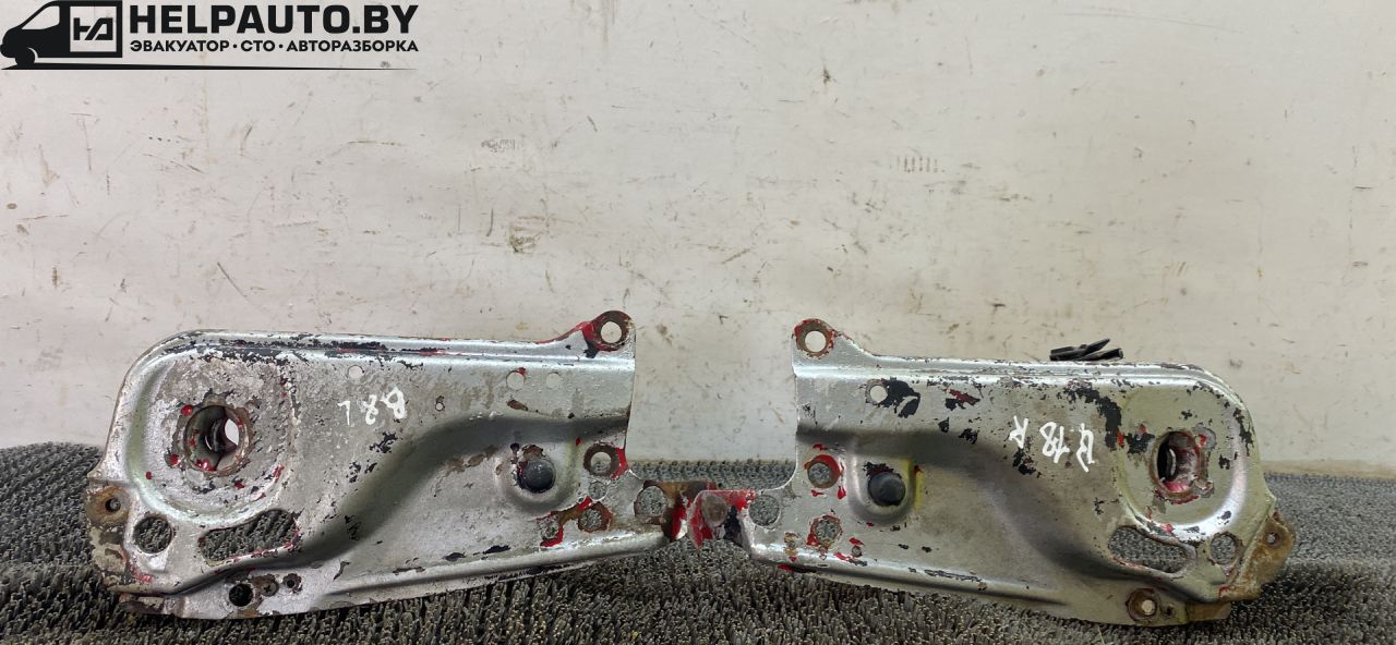 передняя панель крепления облицовки (телевизор) Audi 80 B3 89/B3 1991, 1.8 л., бензин, МКПП, седан - фото №1