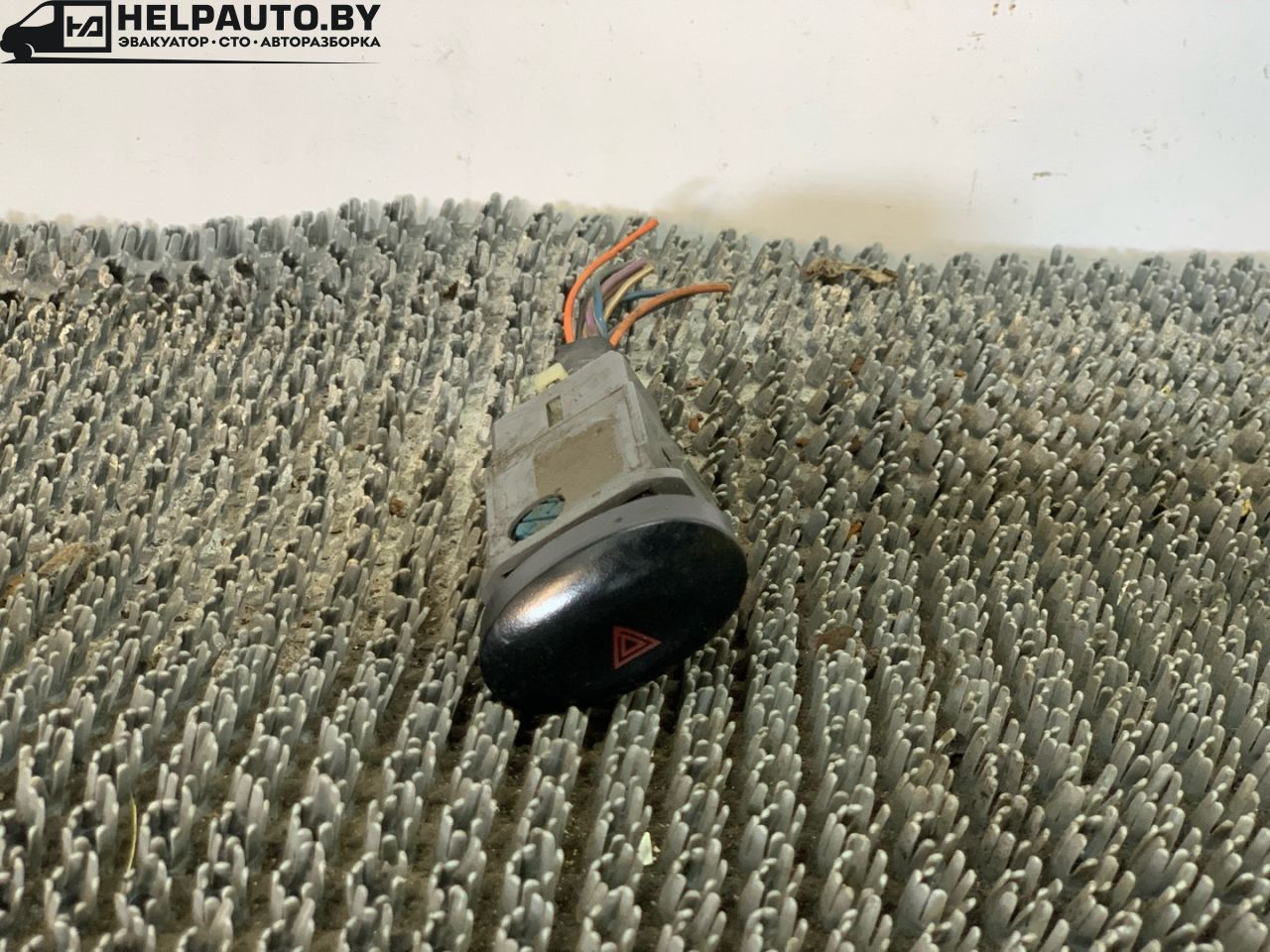 кнопка аварийной сигнализации Daewoo Matiz M200 KLYA 2006, 0.8 л., F8CV, бензин, МКПП, серый, хетчбэк 5 дв., передний привод - фото №1